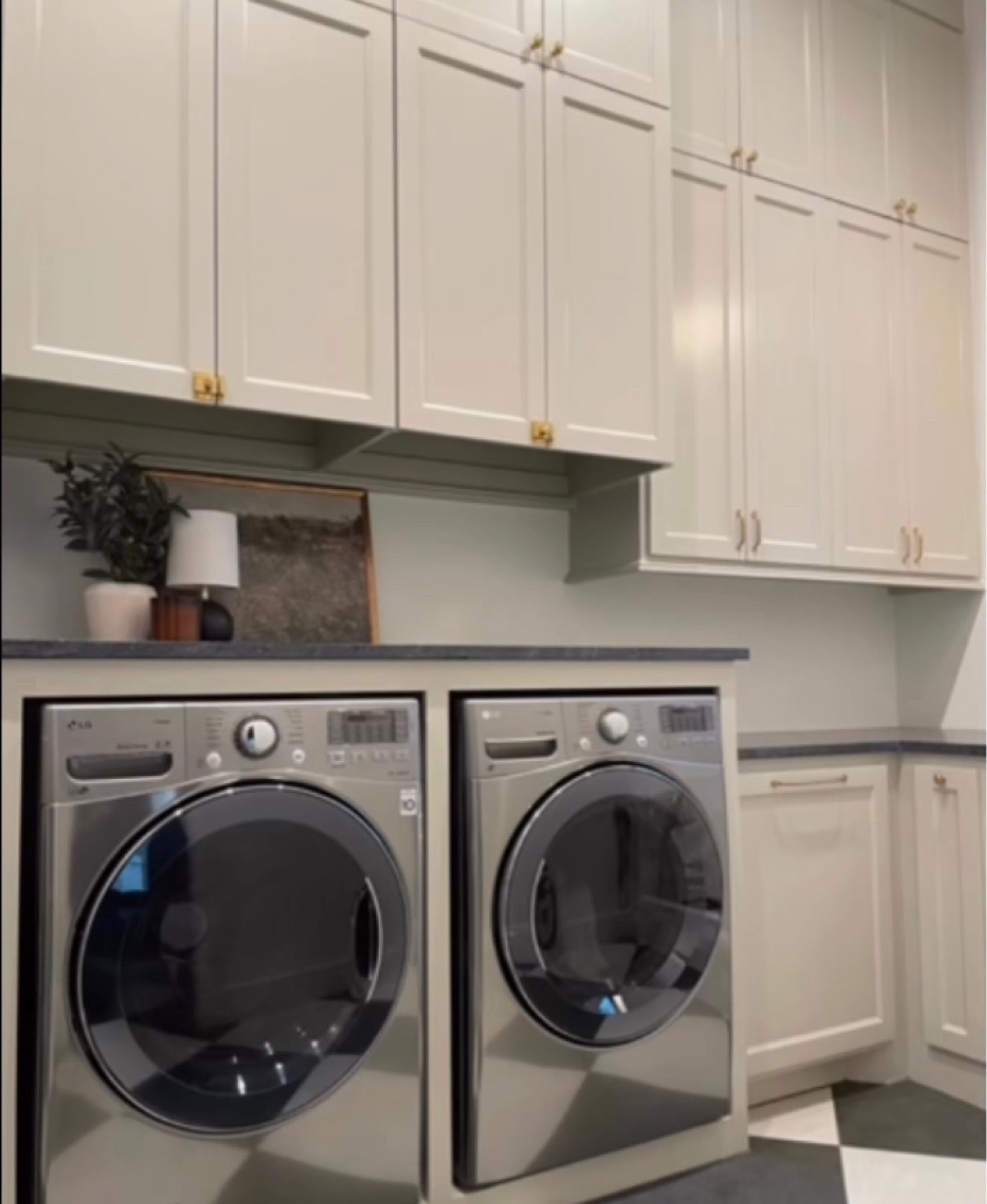 Utility room decor, cabinet pulls, cabinet knobs, neutral classic laundry room, utility room design

#ltkhome #amazonhome #rejuvenation #targethome #targetstyle #kellerandoak 