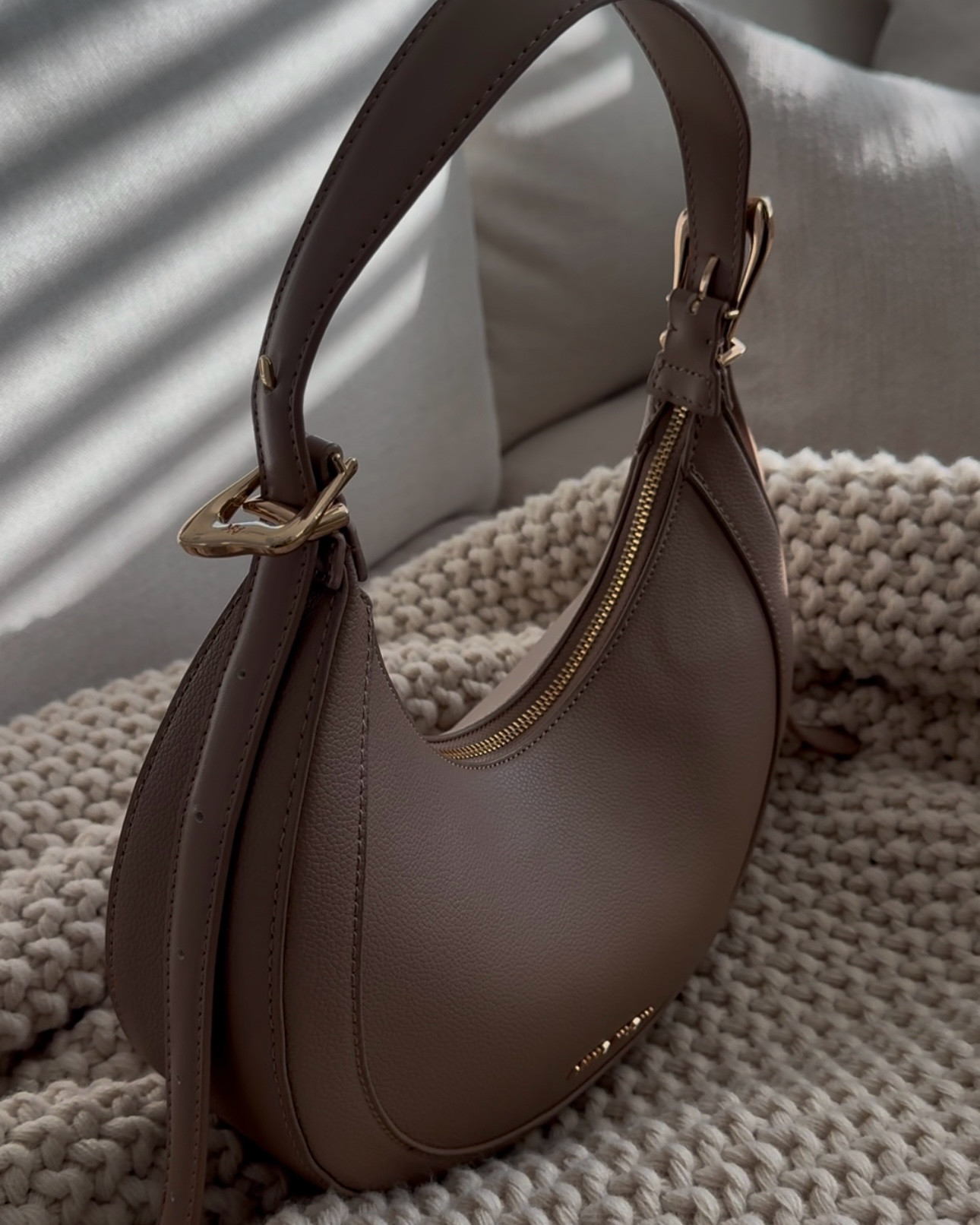 Neutral Shoulder Bag

#LTKGiftGuide #LTKStyleTip #LTKItBag