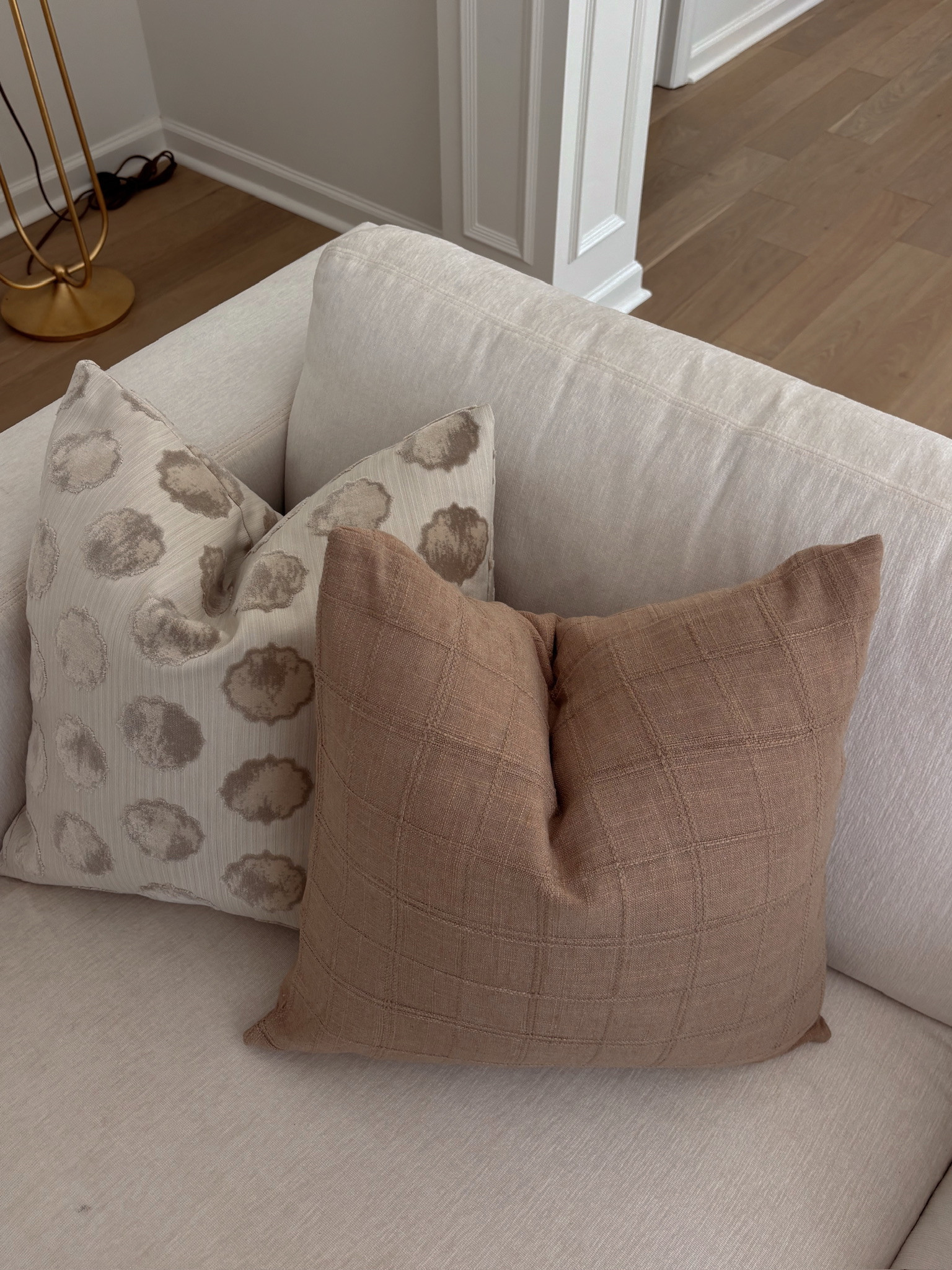 Loving this pillow combo so much🤎





throw pillows, decorative pillows, pillow styling, living room decor, neutral home decor, cozy home, home finds, sidneymarieduke 

 #LTKHome