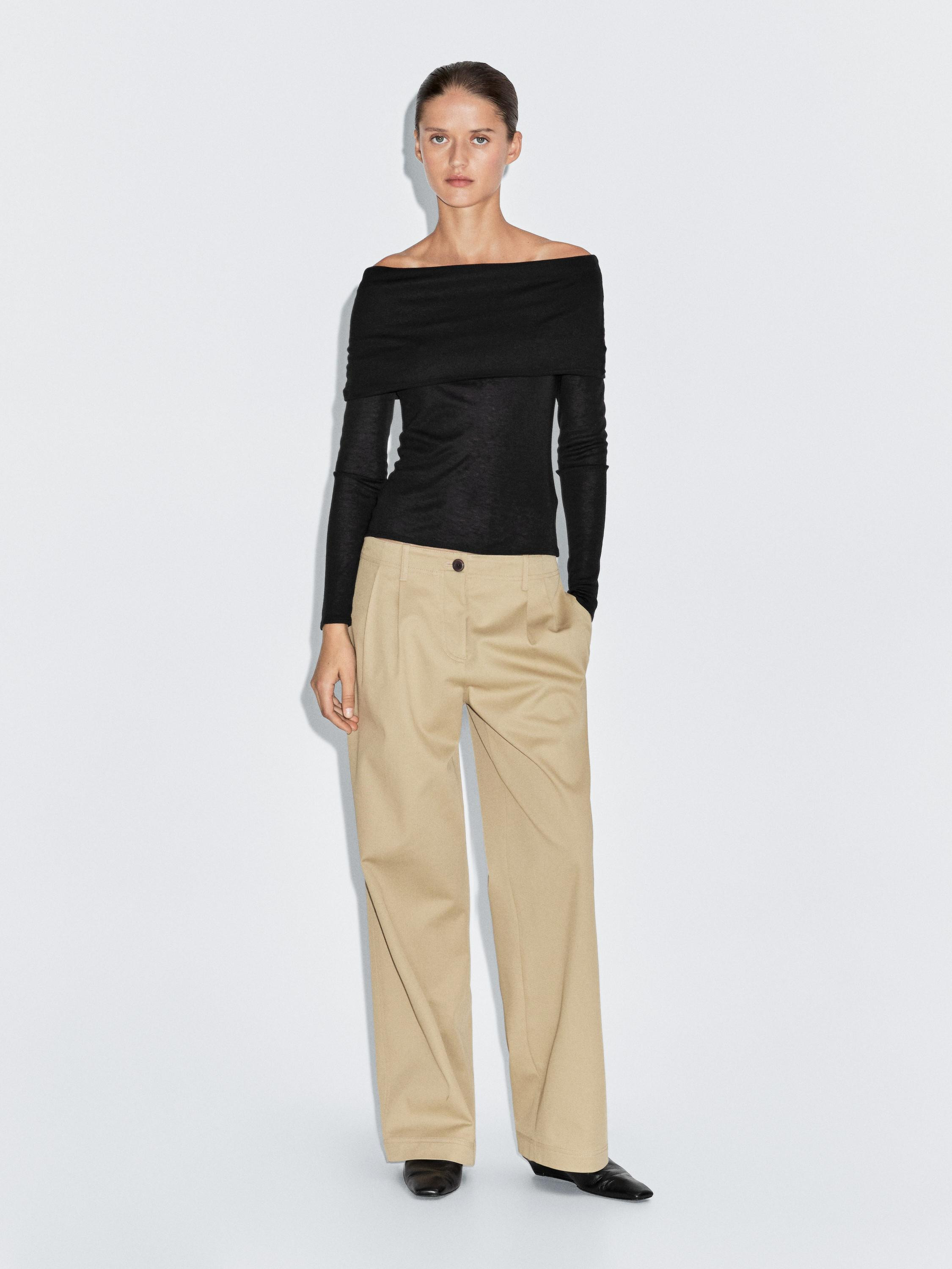 T-shirt made from lyocell wool fabric. Slightly fitted silhouette, providing a more defined and s... | Massimo Dutti UK