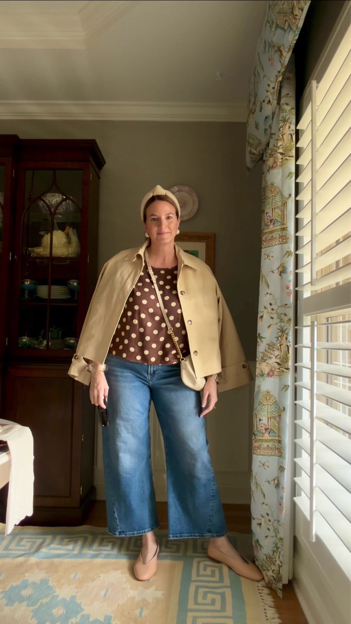 Polka dots: never not charming 😍

I couldn’t resist this top—the brown linen, cream dots, and puff sleeves are perfect for Spring!. If you’re between sizes, I’d size up.

I styled it with wide-leg jeans, my go-to ballet flats, and a short trench for that effortless, feminine feel.

Comment SARA and I’ll send you all the links!