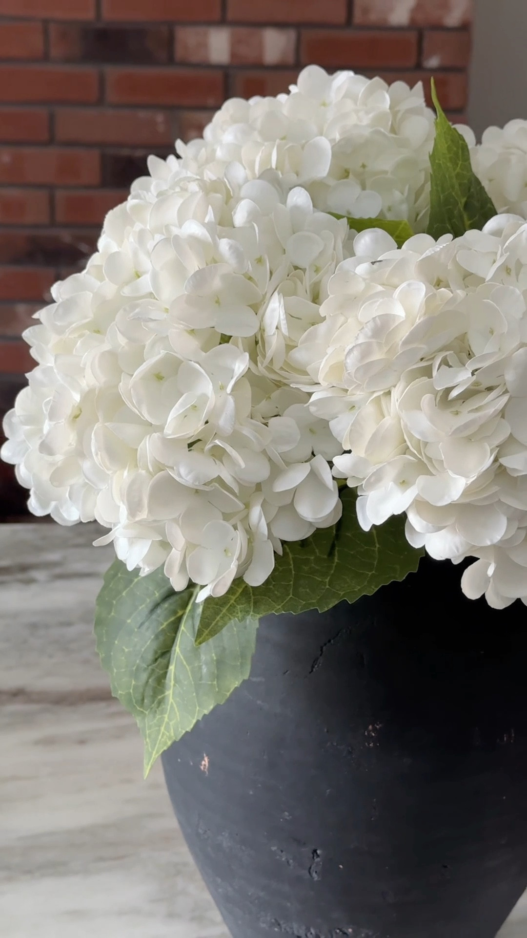 these hydrangeas looks so pretty & realistic! 🌸 


Amazon home finds, amazon home decor, spring home decor, affordable home decor, faux hydrangeas
