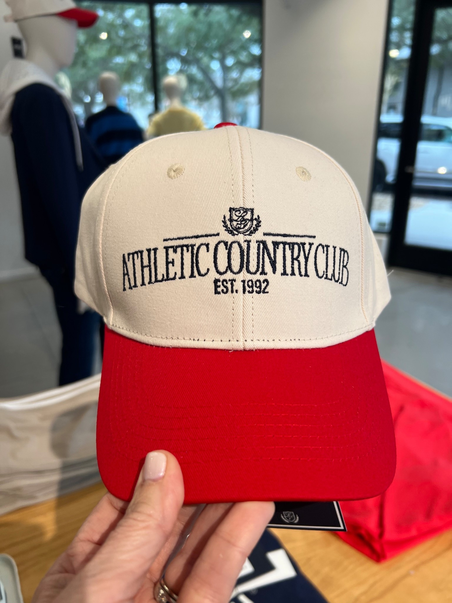 red hat, casual outfit 

#LTKgrwm #LTKootd #LTKSeasonal