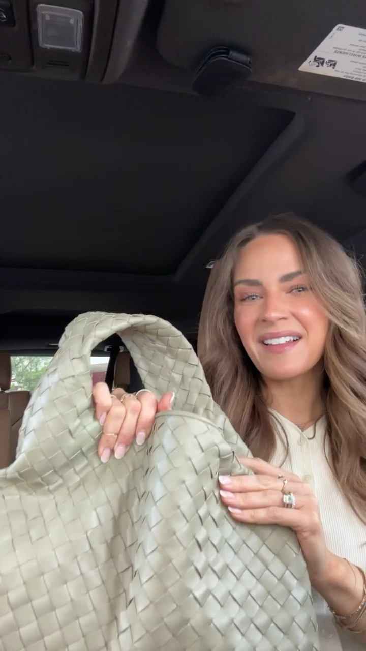 WHAT’S IN MY BAG ✨ 
One thing I’m never without is a tampon just in case! Even if I may not need it– nothing is more girl’s girl coded than having something on hand that could help another woman in need. I love the @thisislperiod brand. You can find these at your local @Target & I also have them linked here to add to your next online order.