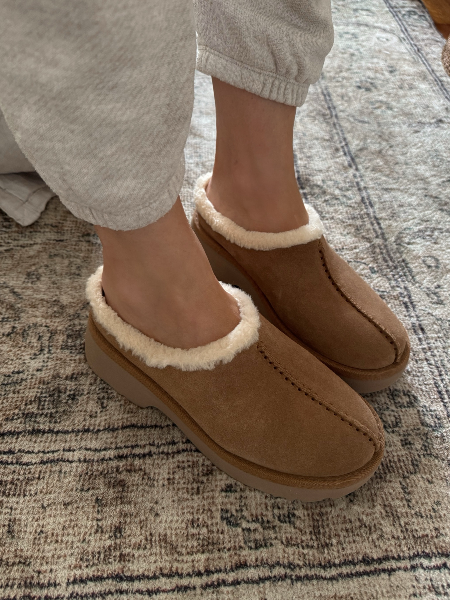 
I got these for cozy fall days, dog walking, school drop off and to just have a more casual option different than a sneaker.

Sizing: I sized down as I always do with Uggs.  I wear a 8.5/39 typically and got these in a 38. 

 #Uggs #Ugg #UggNewHeights #FallFashion #FallShoes