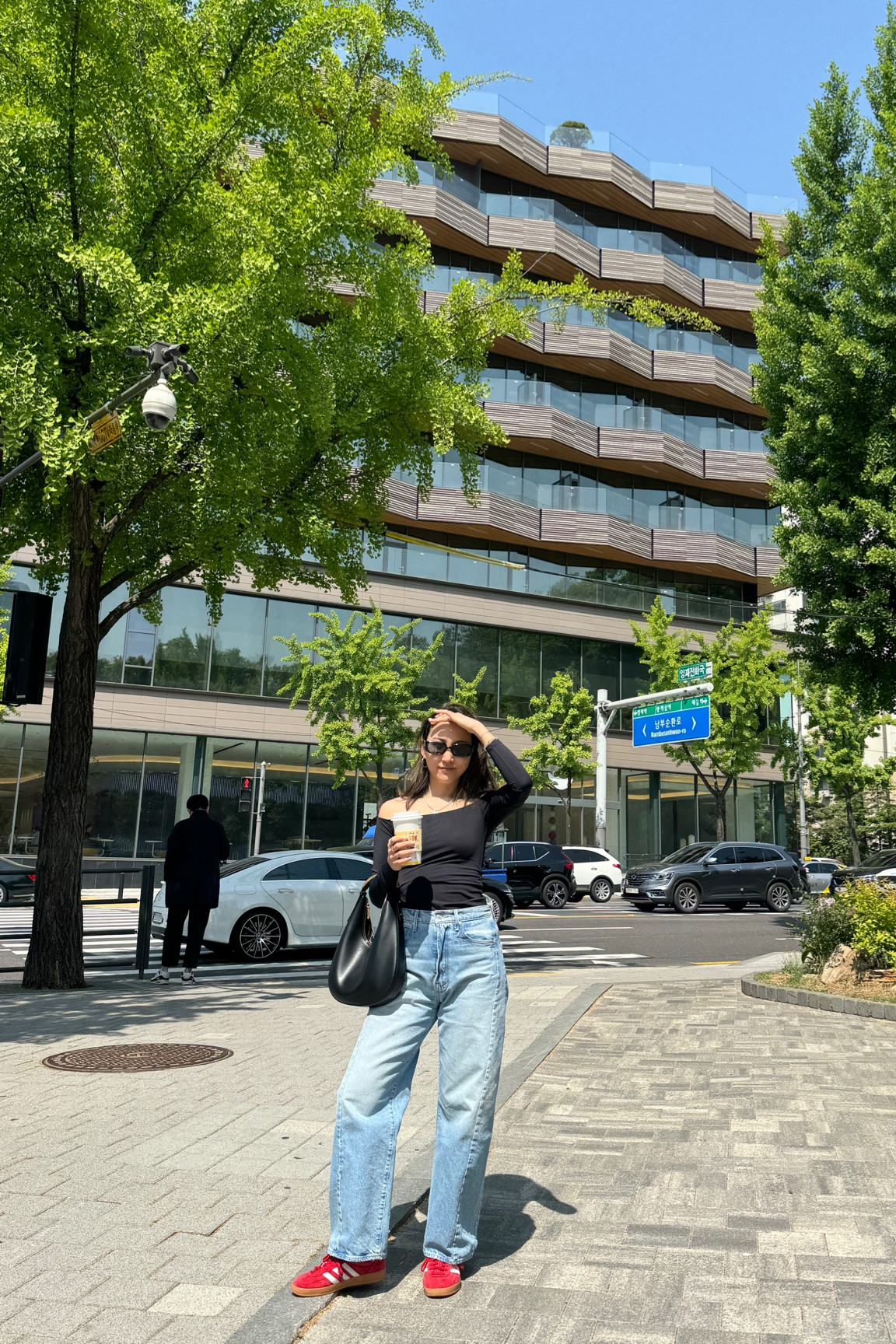 jeans on repeat 

#LTKBeauty #LTKWorkwear #LTKSeasonal