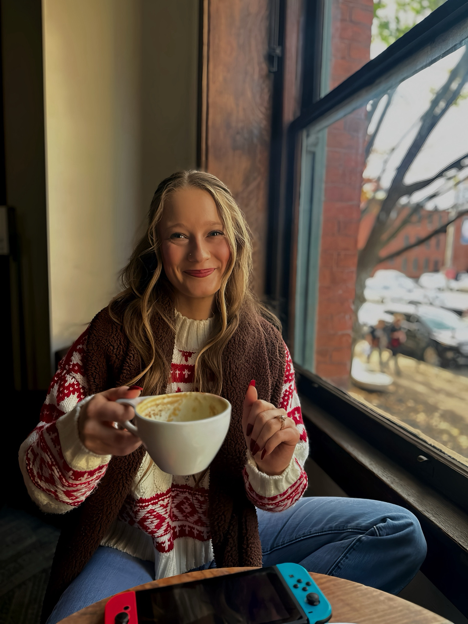 Coffee shop outfit ☕️📸🧣🥐