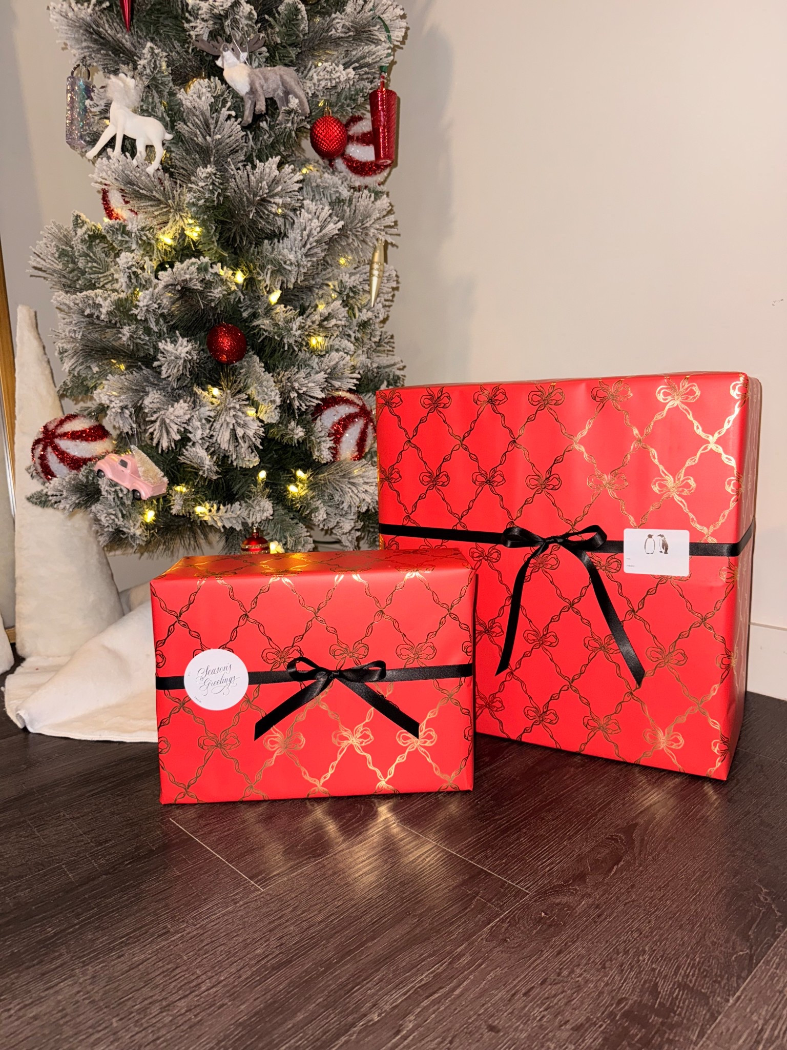 This years wrapping paper 😋🎅🏼🎄 

#LTKSeasonal #LTKHome #LTKHoliday