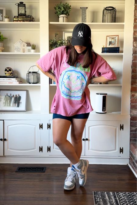 Mom fit

Spring outfit inspo, biker shorts outfit, sneakers, oversized tee, oversized T shirt outfit, band tee, dad hat, spring outfit, weekend, bump style

#LTKbump #LTKstyletip #LTKfindsunder50