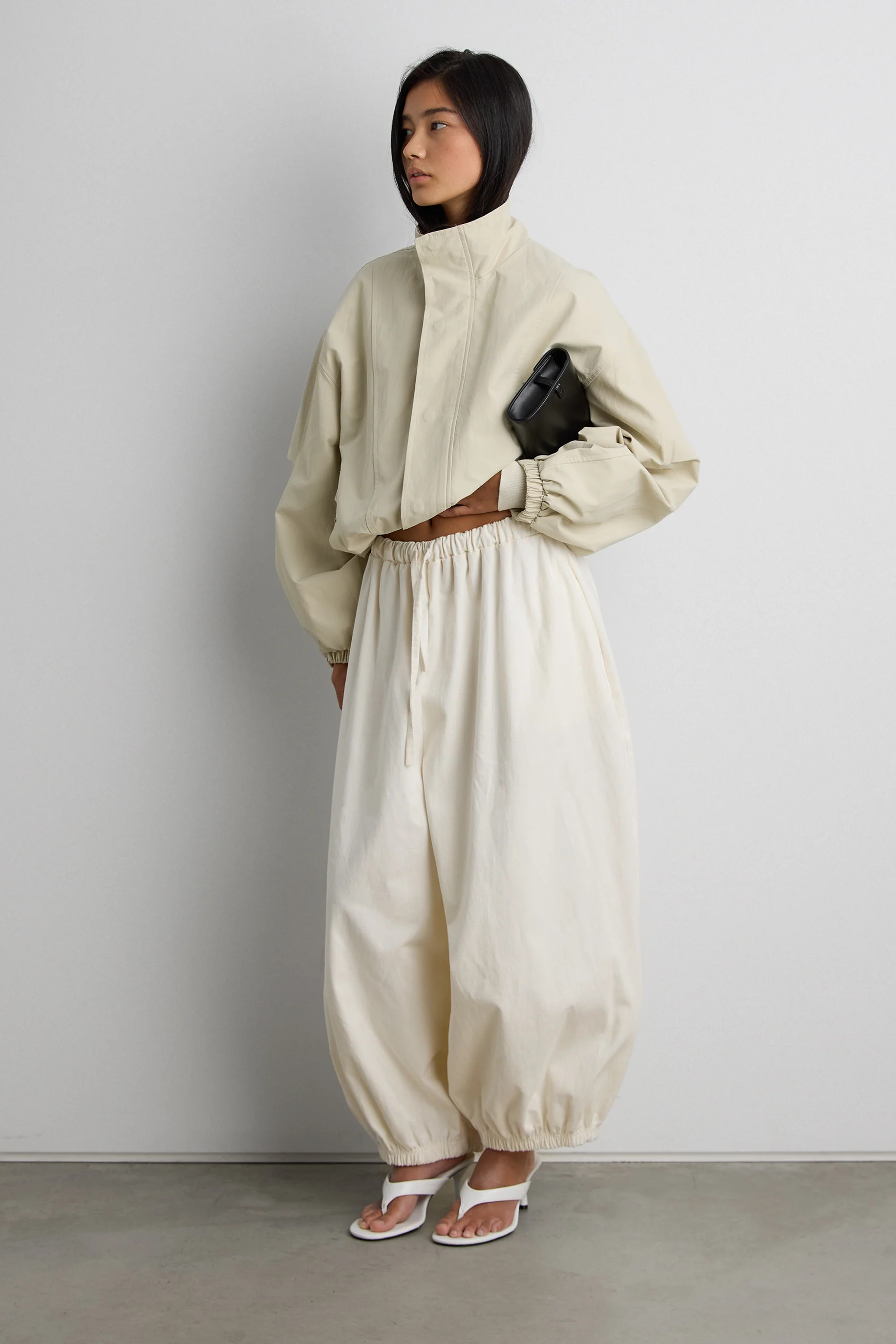 HIGH FUNNEL NECK CROPPED DRAWSTRING JACKET Beige / Medium | OAK + FORT