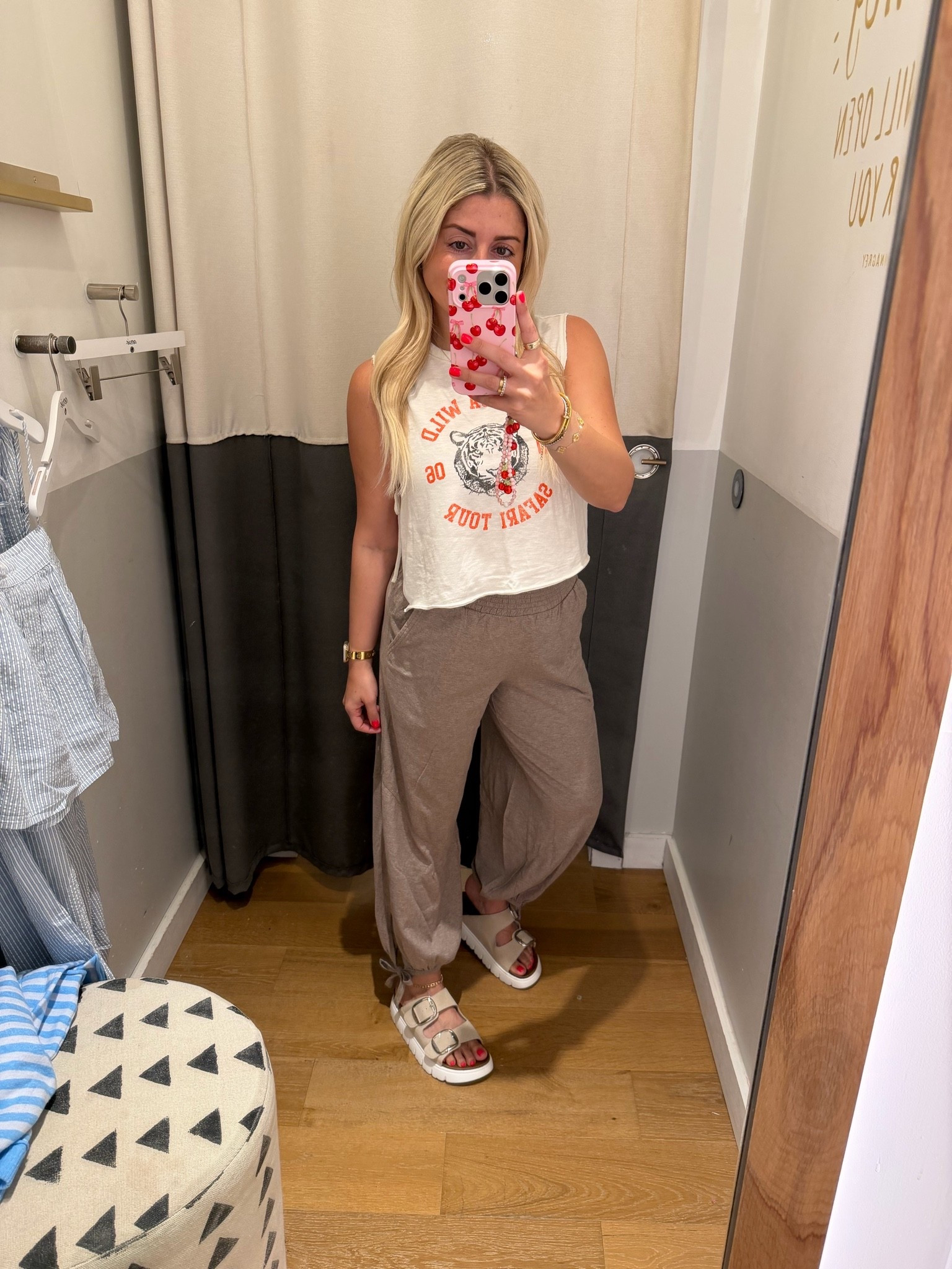 @Aerie sale finds are too good!
Size small top
Xs bottoms 
Sandals tts