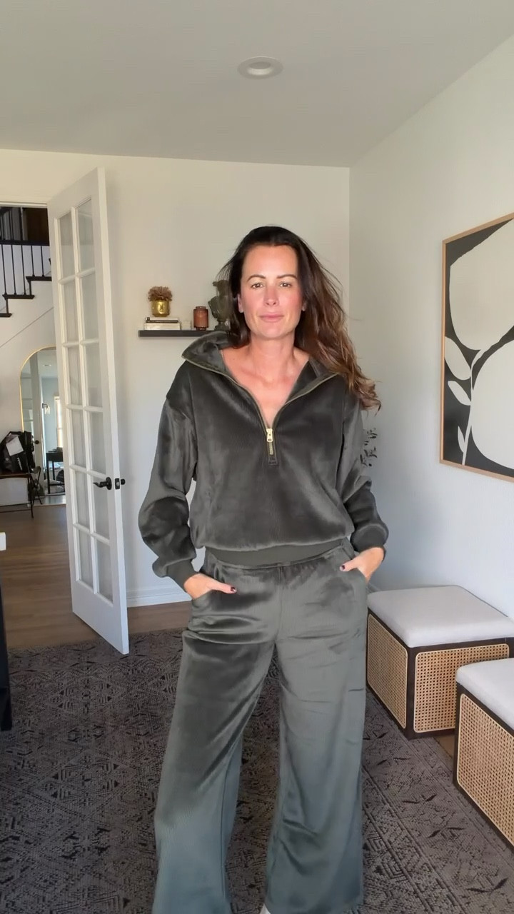 This cute set is so soft and comfortable and it’s also all on sale! This would be such a great gift idea, even if it’s for yourself! 
I love the half zip up and the ribbed material! Now 25% off for cyber week! 


#LTKSaleAlert #LTKgrwm #LTKCyberWeek