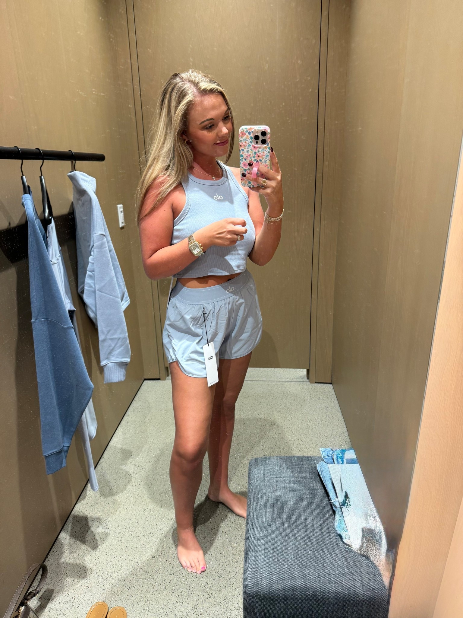 Alo Yoga Winter Frost is to die for!!

I’m wearing a medium in the tank and small in the shorts
I’m 5’3, 135 lbs, size 4-6

#LTKHoliday #LTKActive #LTKfitnessgoals