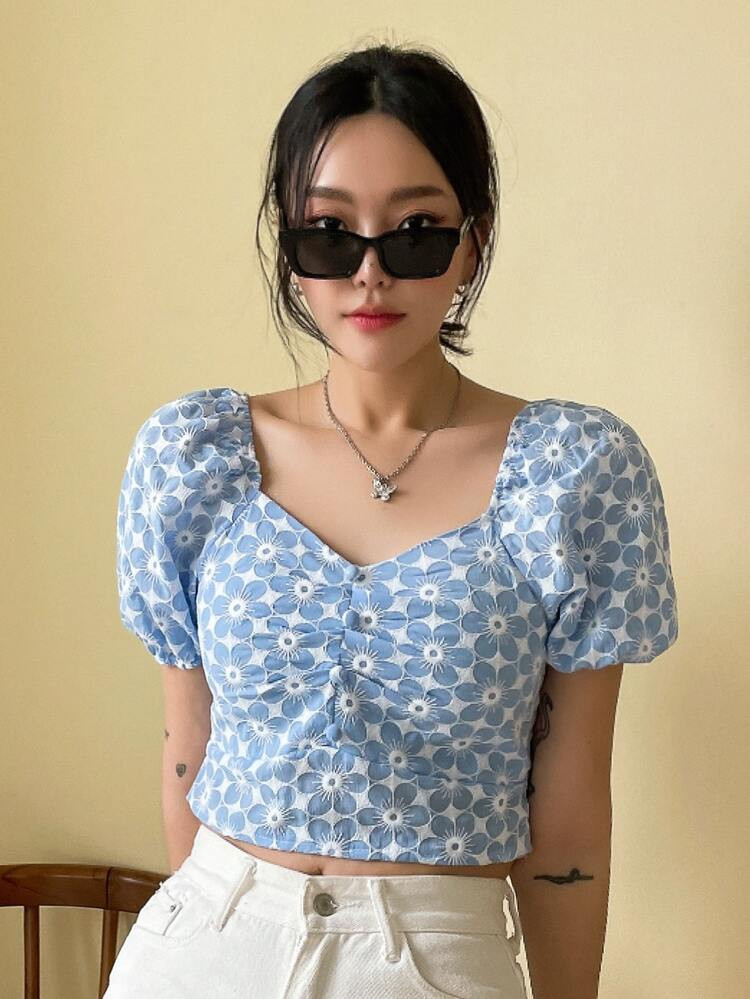 DAZY Allover Floral Print Shirred Tie Back Crop Blouse | SHEIN