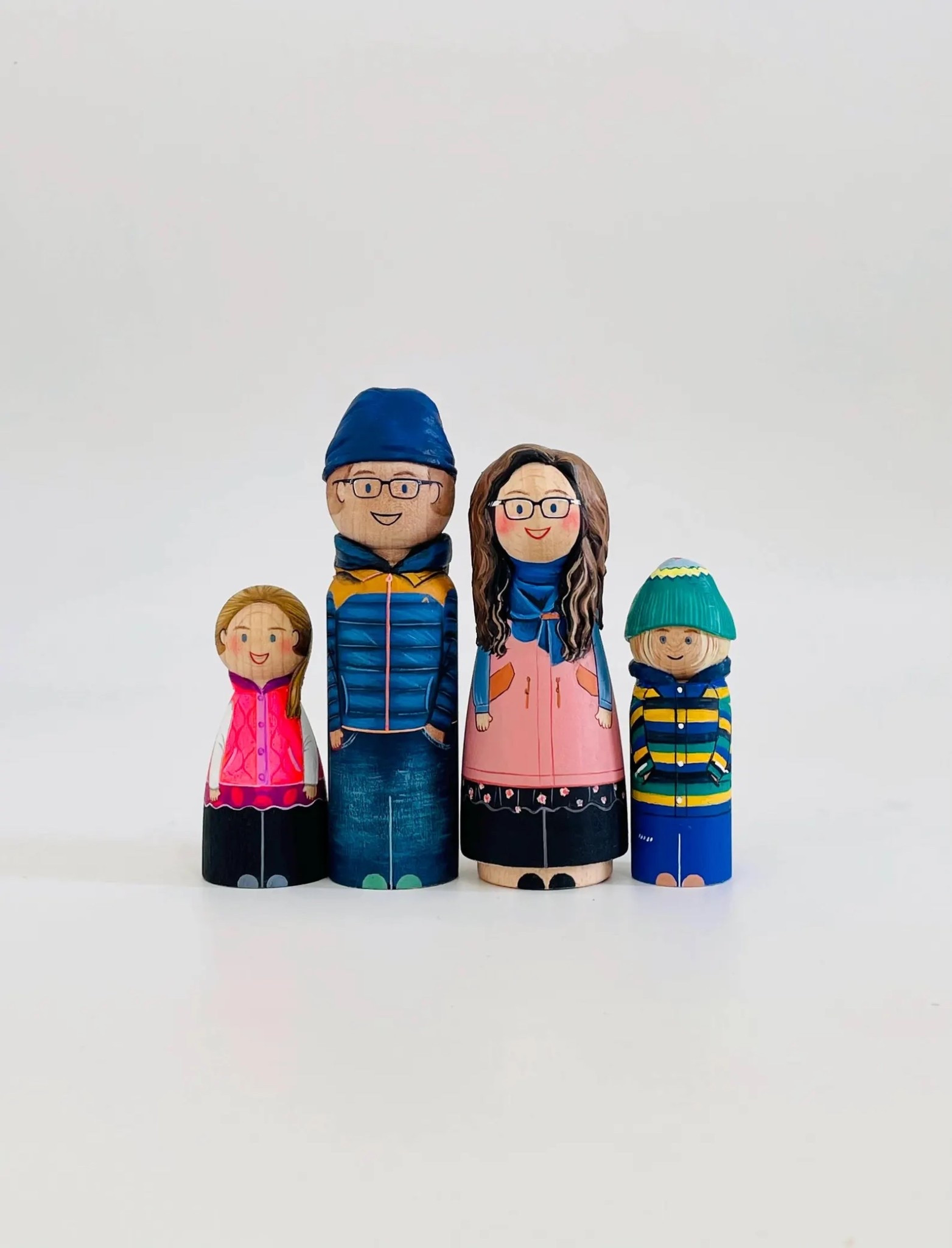 Mother's Day gift/ Custom Family Peg Dolls: Personalized Wooden Keepsake with Pets / Unique Family Gift