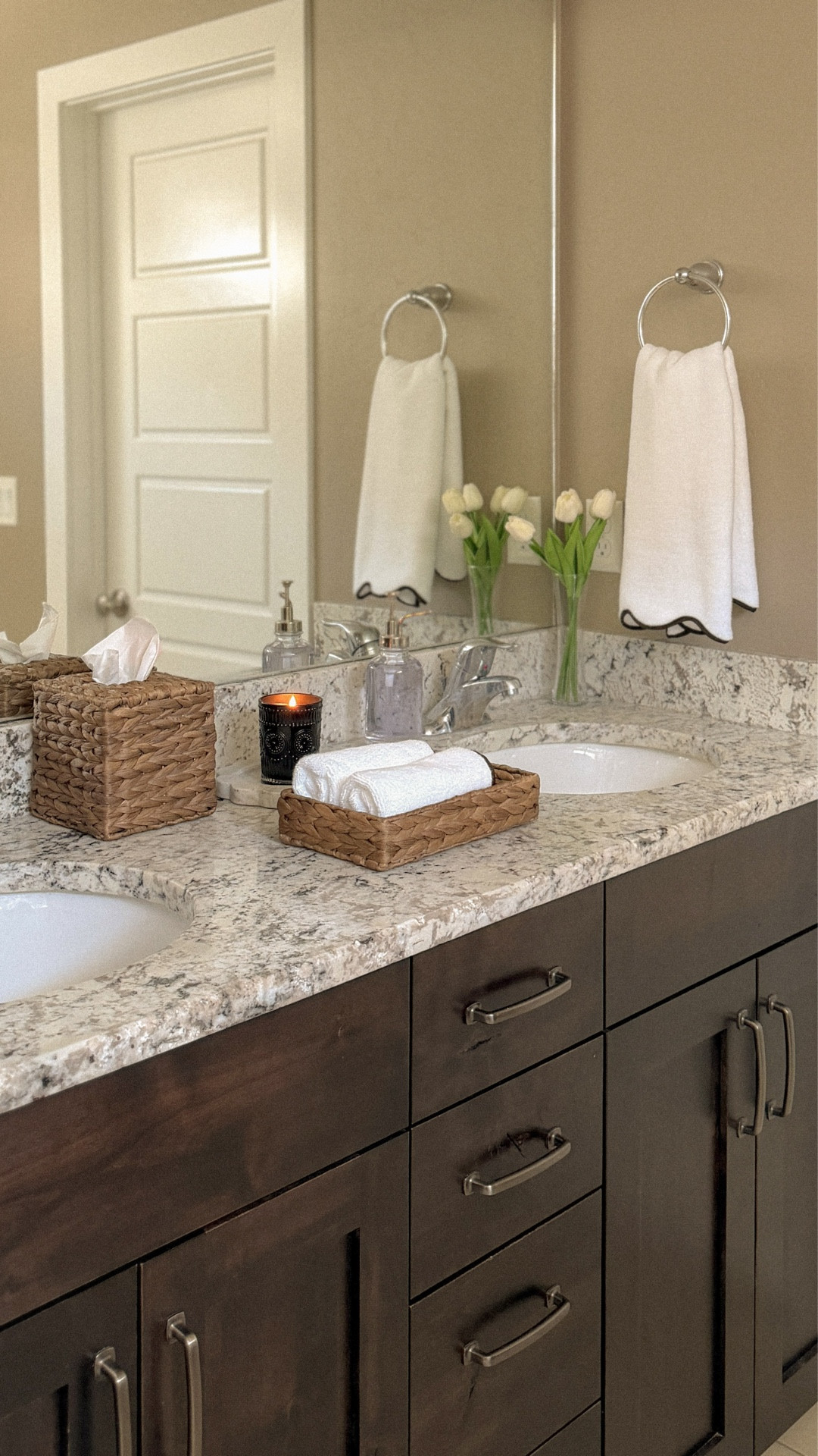 It’s the little things that make the biggest difference Plush towels, a cozy rug, and charming scalloped edges can give your bathroom an instant glow-up.

✨ Comment “towel” to get the link!
Use code JCTREASURES for 10% off.

#BathroomDecor #BathroomGlowUp #BathGoals #HomeDecor #CozyBathroom