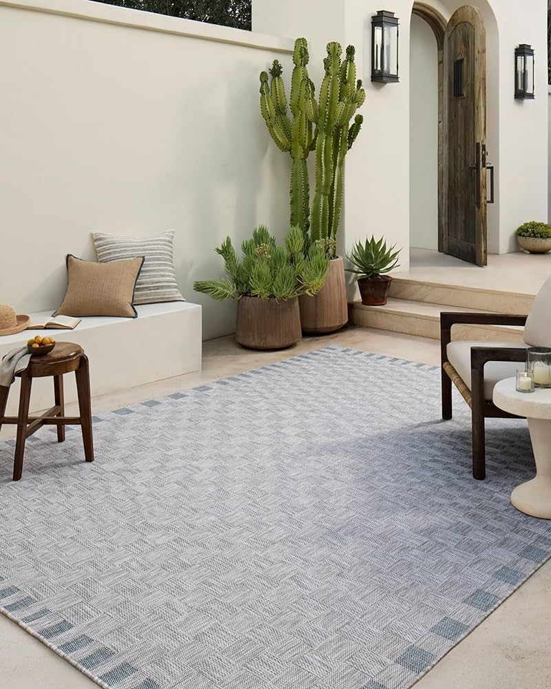 Loloi Amber Lewis Topanga Collection TOP-07 Silver/Blue 7'-10" x 10' Indoor/Outdoor Area Rug | Amazon (US)