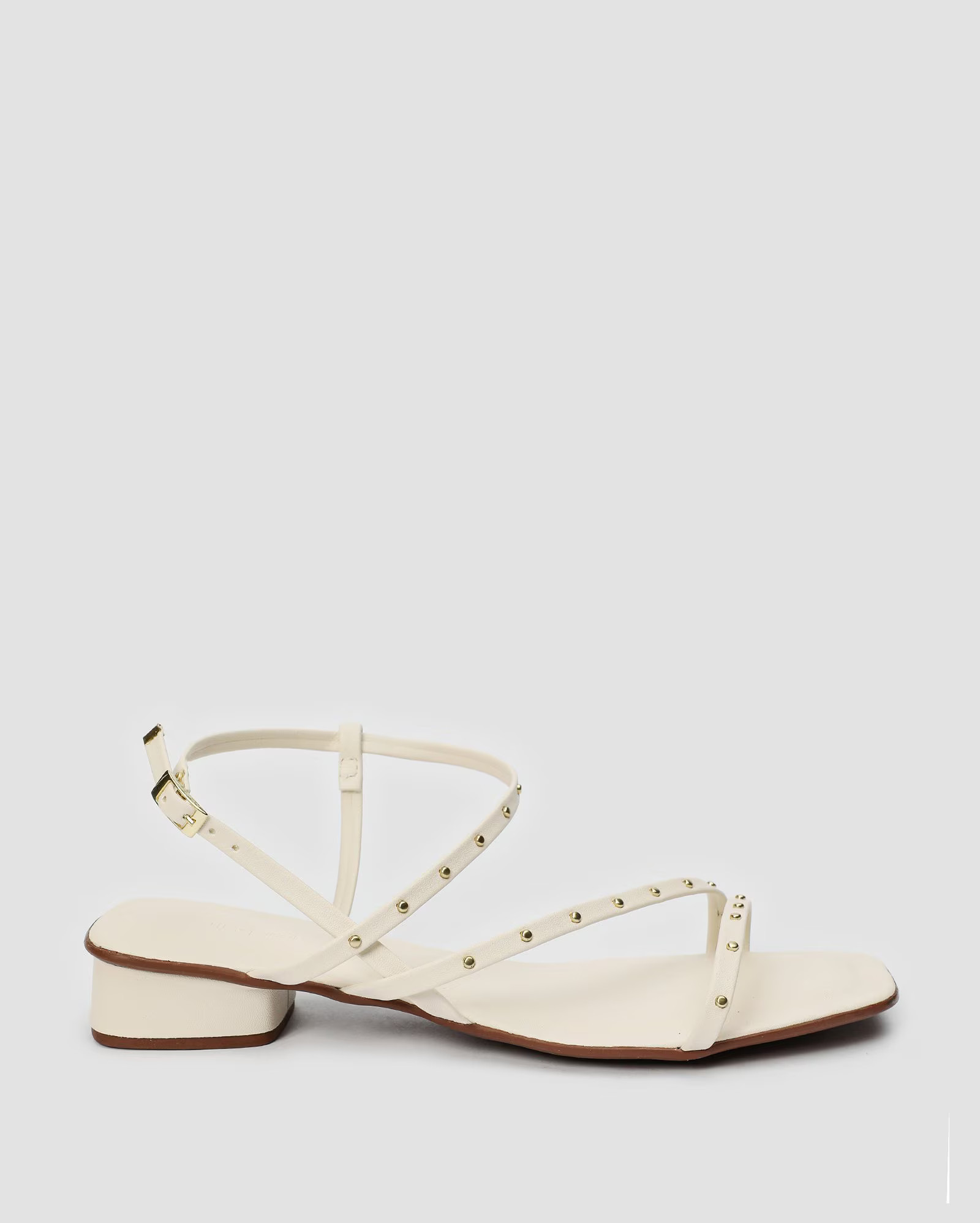 50% OFF NA 2ª PEÇASandália feminina salto baixo mini tachas branca | Riachuelo | Riachuelo (BR)