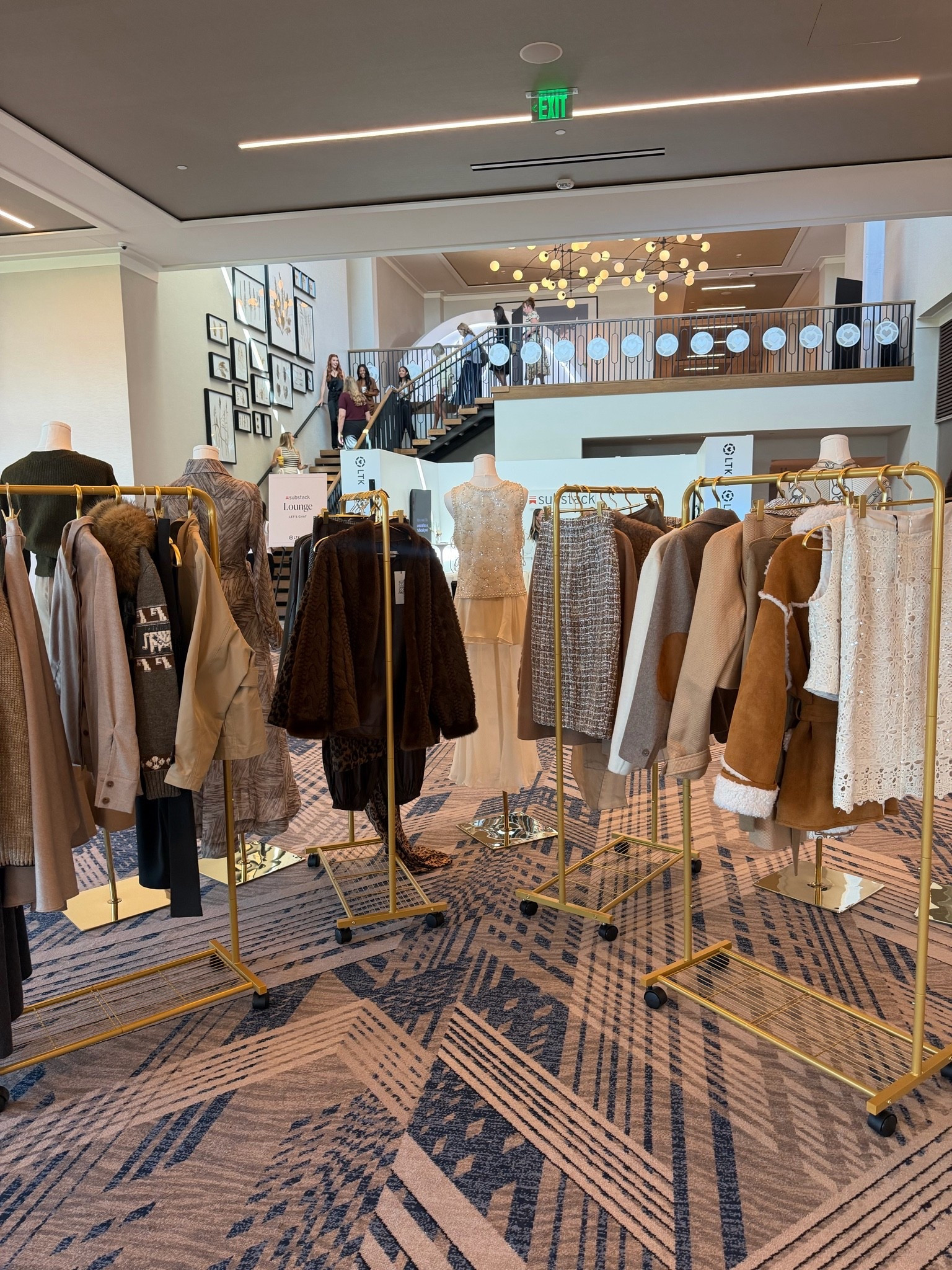 Benaar LA fall fashion is stunning!

#LTKCon #LTKootd #LTKgrwm