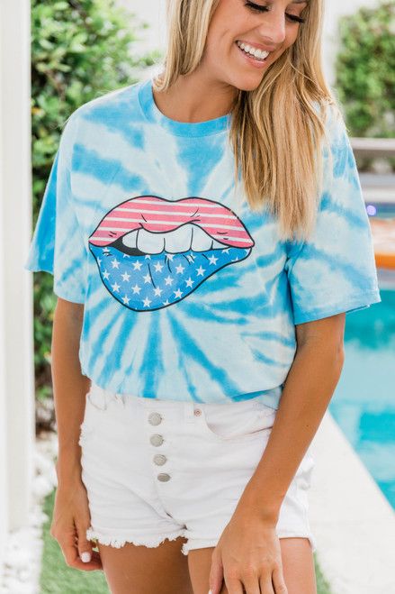 USA Flag Lips Graphic Tie Dye Tee Light Blue | The Pink Lily Boutique