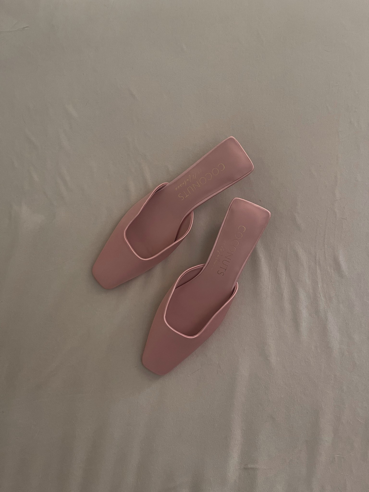 Meet the newest pair of kitten heels I’ve added to my wardrobe 💘

I love how versatile they are as it can be worn with a cute Valentine’s Day outfit or for spring. These are a size 6 and they fit me well (also a size 6!). 

Linking the exact pair in pink, creme, and black + additional romantic alternatives that do the job equally well. 

#LTKSeasonal #LTKValentine #LTKWorkwear