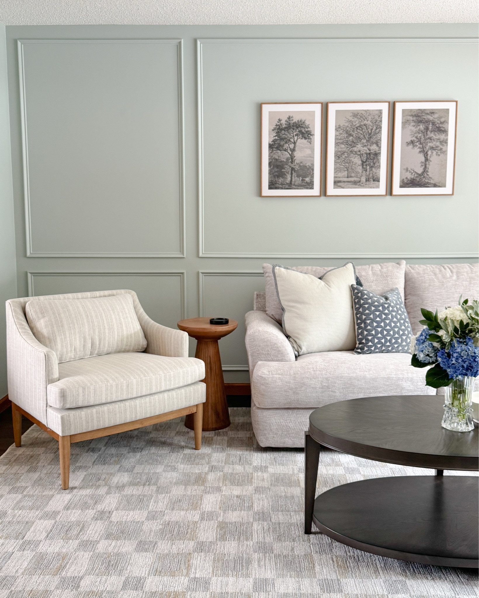 Living room decor inspiration | modern classic elevated cozy living room room | 
Affordable living room decor 

Paint: SW Comfort Gray 

#LTKHome #LTKStyleTip