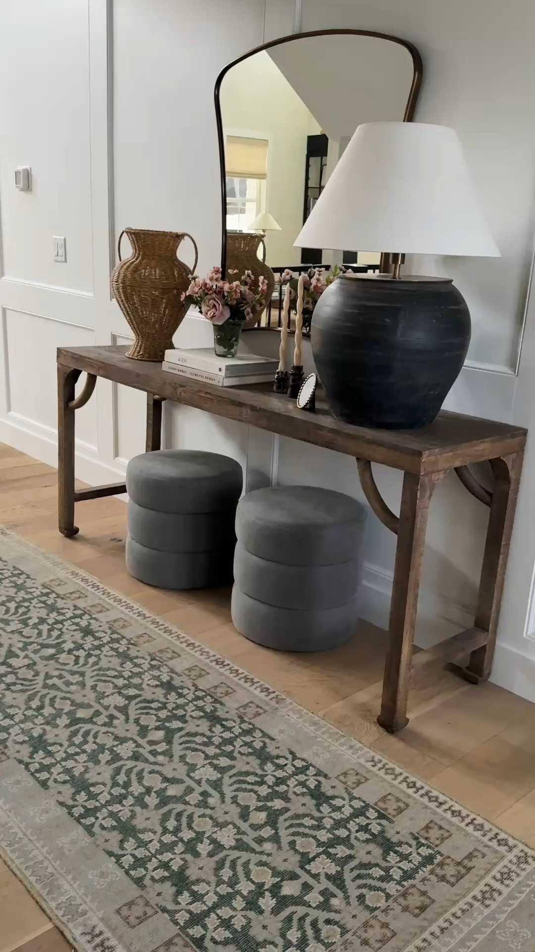 Spring entry way console table 

#LTKSeasonal #LTKHome