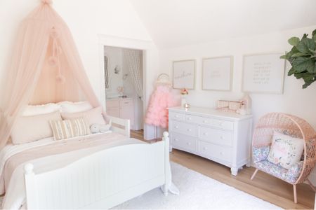 A blush little girls dream room 💕