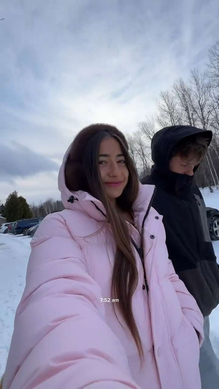 beautiful ski day and an even more beautiful cheese pull🤗🤗 

 #LTKHoliday #LTKdayinmylife #LTKootd