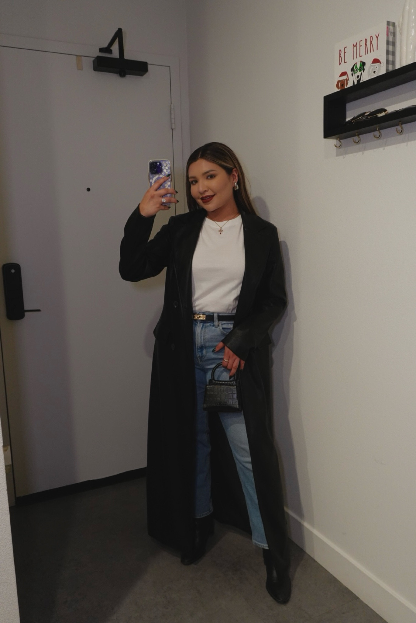 I live and die for long trenchcoats and black boots perioddddd

Bag is: La Voute
Jewelry from: IG - @weargilded

#LTKWorkwear #LTKStyleTip