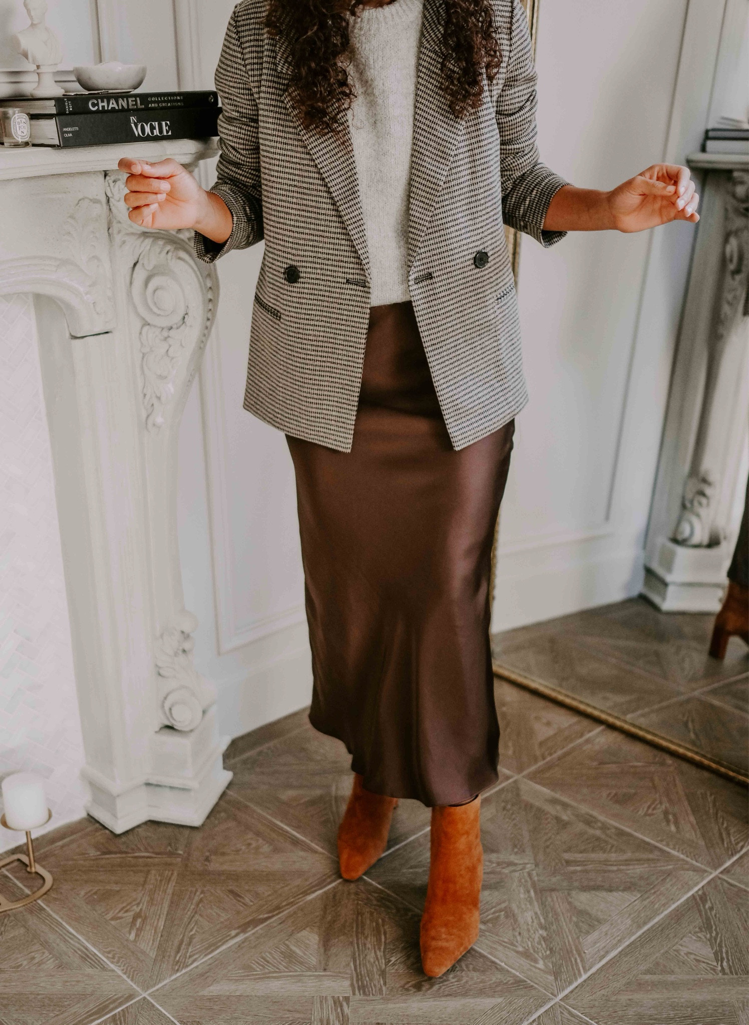 I love versatile clothing items and this blazer from Evereve does not disappoint! You can dress it down with jeans or dress it up with a beautiful slip skirt. You can mix and match these pieces all season long for a timeless style that also looks current for the fall season!
#EvereveStyle #EverevePartner

#LTKWorkwear #LTKSeasonal #LTKStyleTip