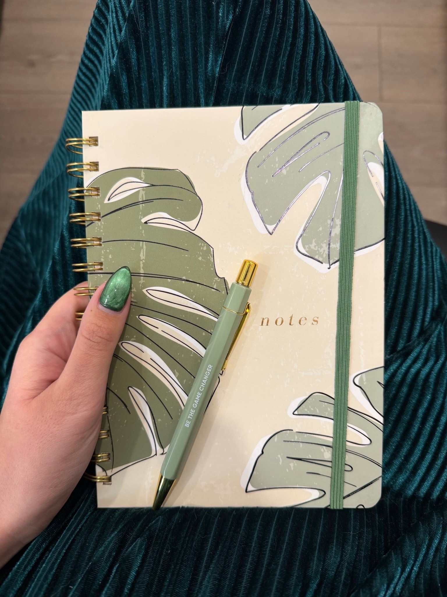 New notebook = new me?
Unclear. But a fresh journal + pens that tell me to be the game changer feels like a solid start 📝

Loving this palm print hardcover notebook for daily lists, content planning, and “I swear I’ll be organized this week” thoughts. Paired with affirmation pens because if my to-do list is judging me, it might as well encourage me too.

Perfect for desk refresh, new year planning, back-to-routine resets, or a cute work bag essential that makes life feel slightly more together.

#LTKGiftGuide 

