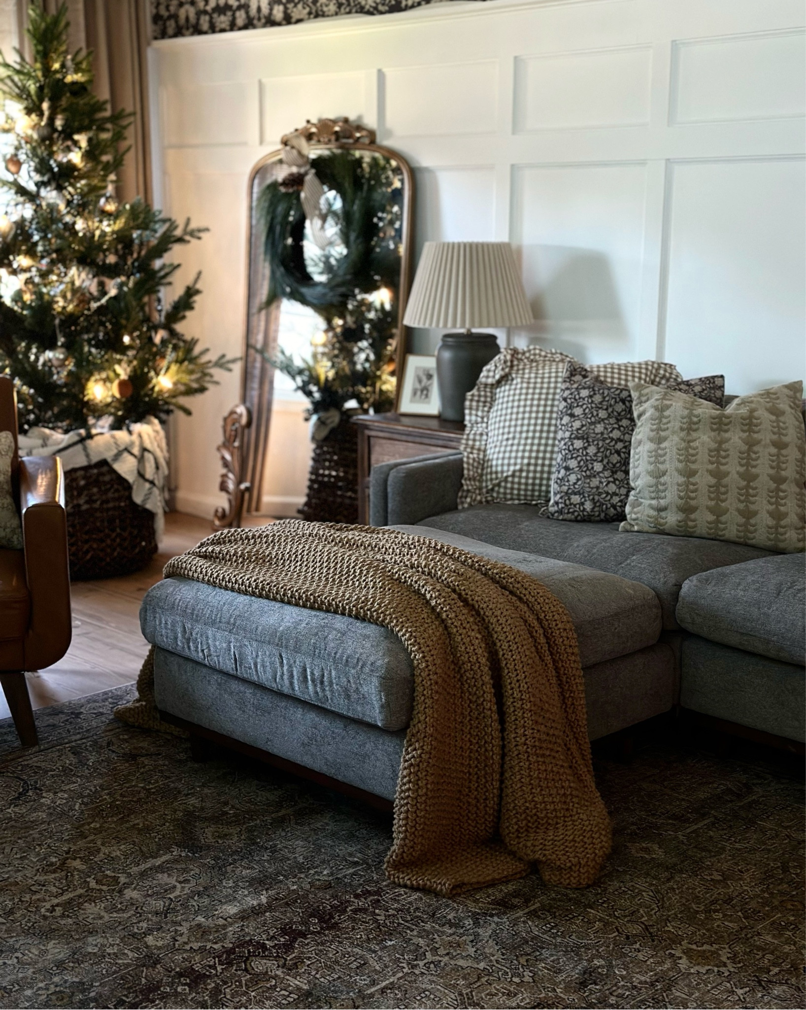 Christmas living room 🤎

#LTKHoliday #LTKHome #LTKGiftGuide