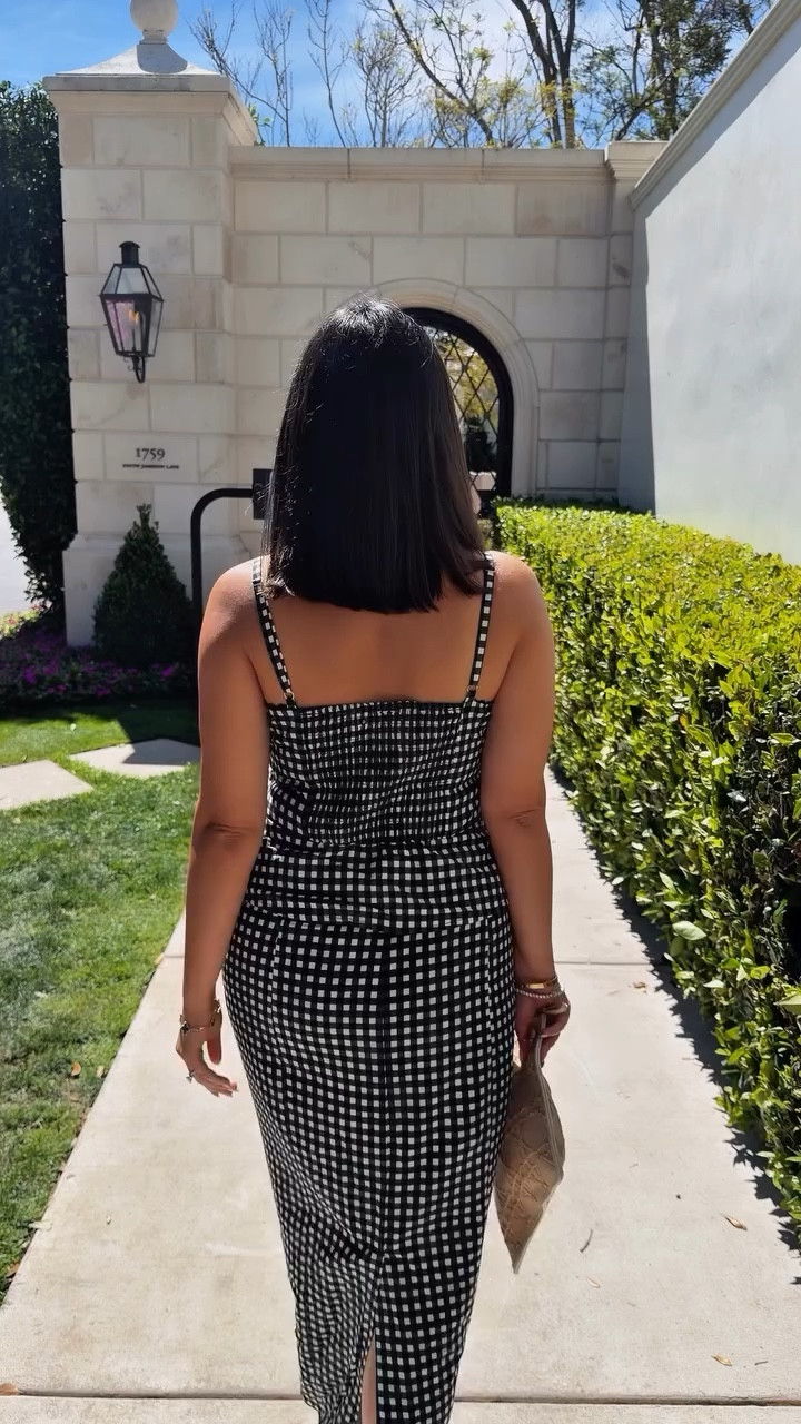 April ootd💌

Dress @Avec les filles 
Kitten heels @Steve Madden US 
Sunglasses @chimi
Wristlet @dior 

#outfitinspo #wardrobestylist #fashionblogger #santabarbarastyle #springoutfitideas

#LTKPetite #LTKSeasonal #LTKootd
