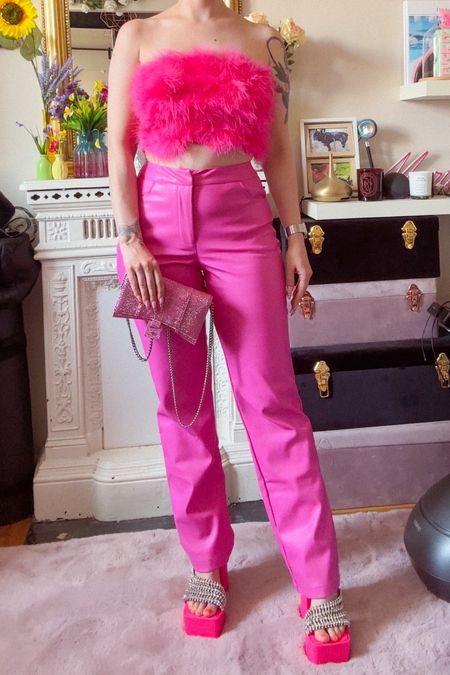 Barbie core ootd outfit tenue Barbiecore rose pink strass paillettes plumes froufrous balenciaga naked Wolfe asos premium luxe Marion Cameleon #marioncameleon 

#LTKSeasonal #LTKeurope #LTKstyletip