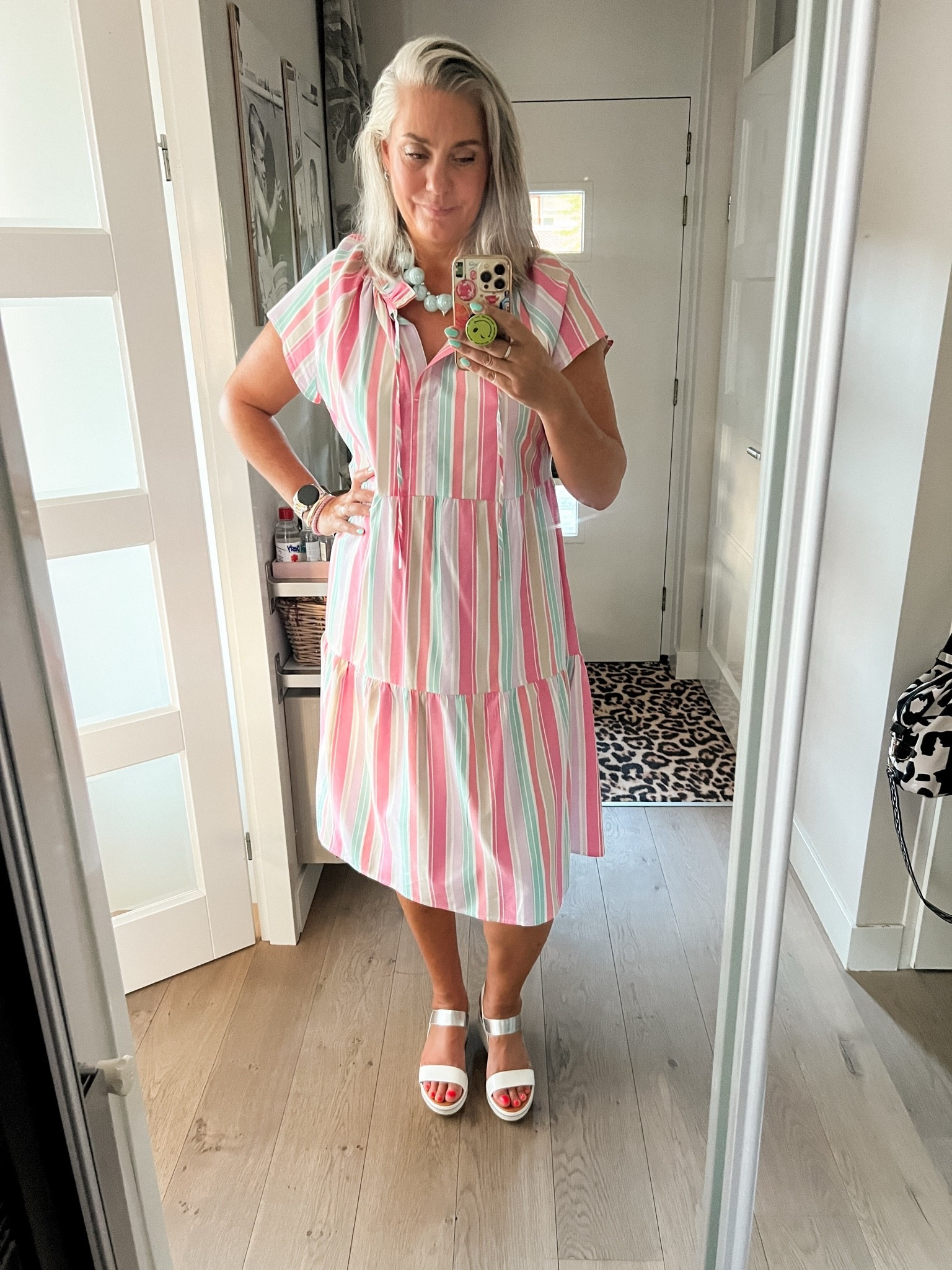 OOTD - woensdag. Een heerlijke gestreepte katoenen zomerjurk in pastelkleuren (maat 42). Ik heb nog even nagedacht over een riem maar vond het te warm. De ketting is van Bijou Brigitte en de sandalen zijn oudjes van van Haren.

#LTKnederlands #LTKeurope #LTKsummer