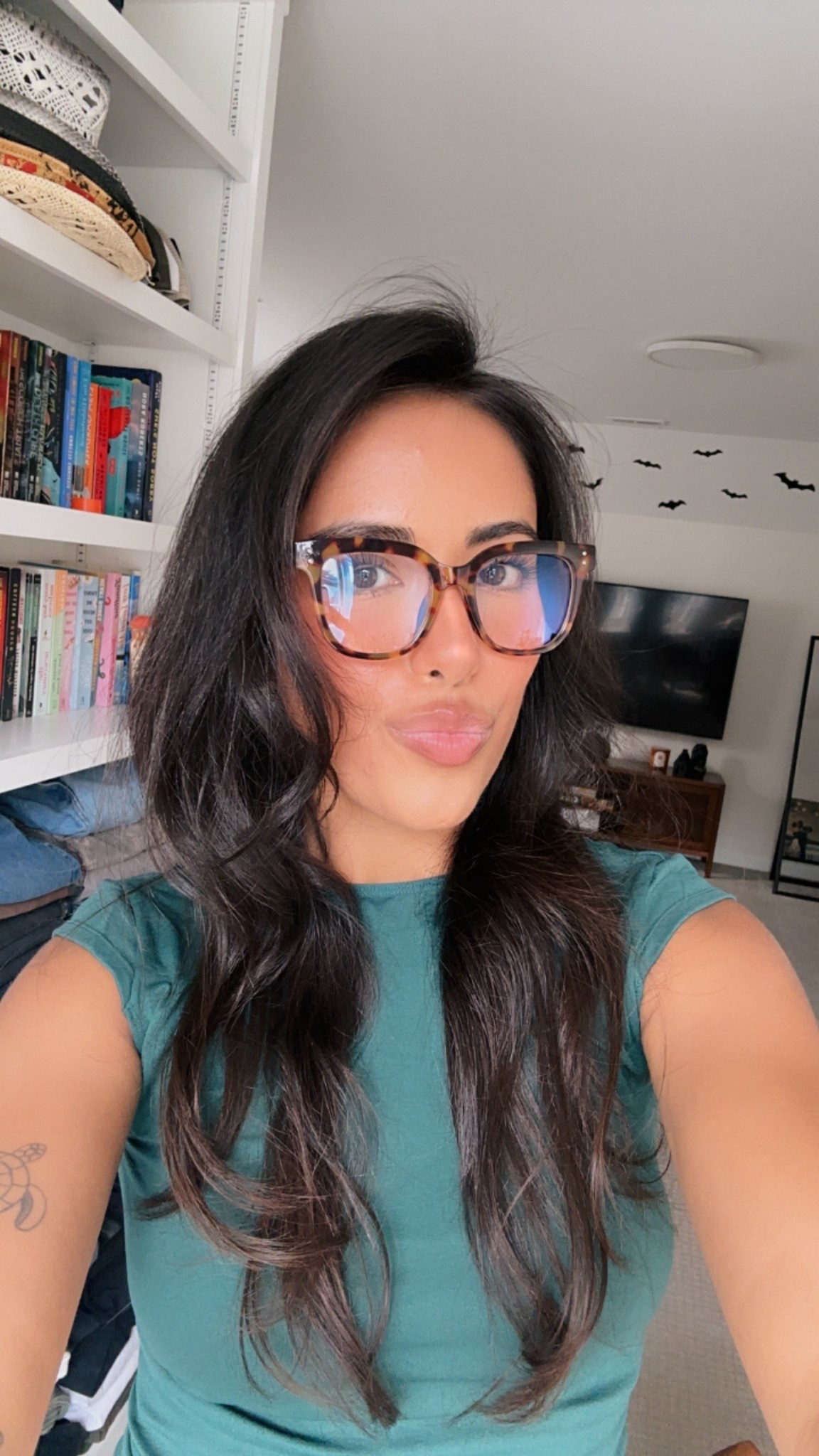 obsessed with these blue-light glasses👓

#LTKBeauty #LTKFindsUnder50 #LTKStyleTip