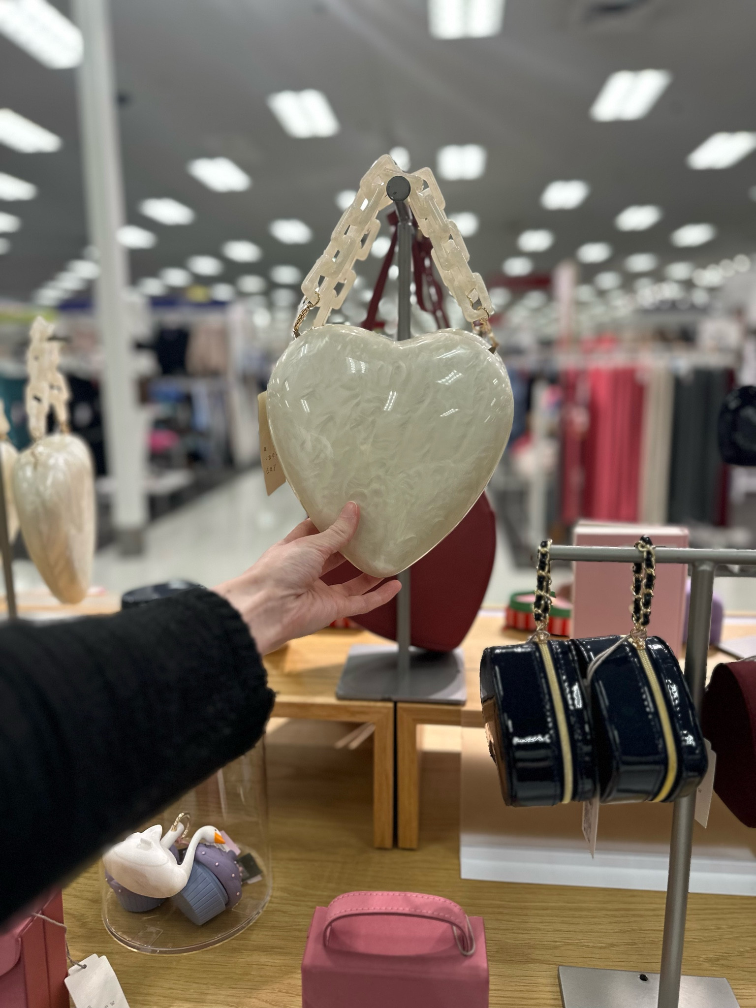 Add this to your Valentine’s Day outfit!

#LTKItBag #LTKFindsUnder50 #LTKSeasonal