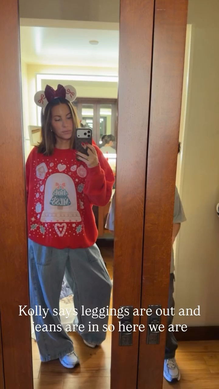 Kolly says leggings are out and jeans are in so here we are! Disney OOTD! 