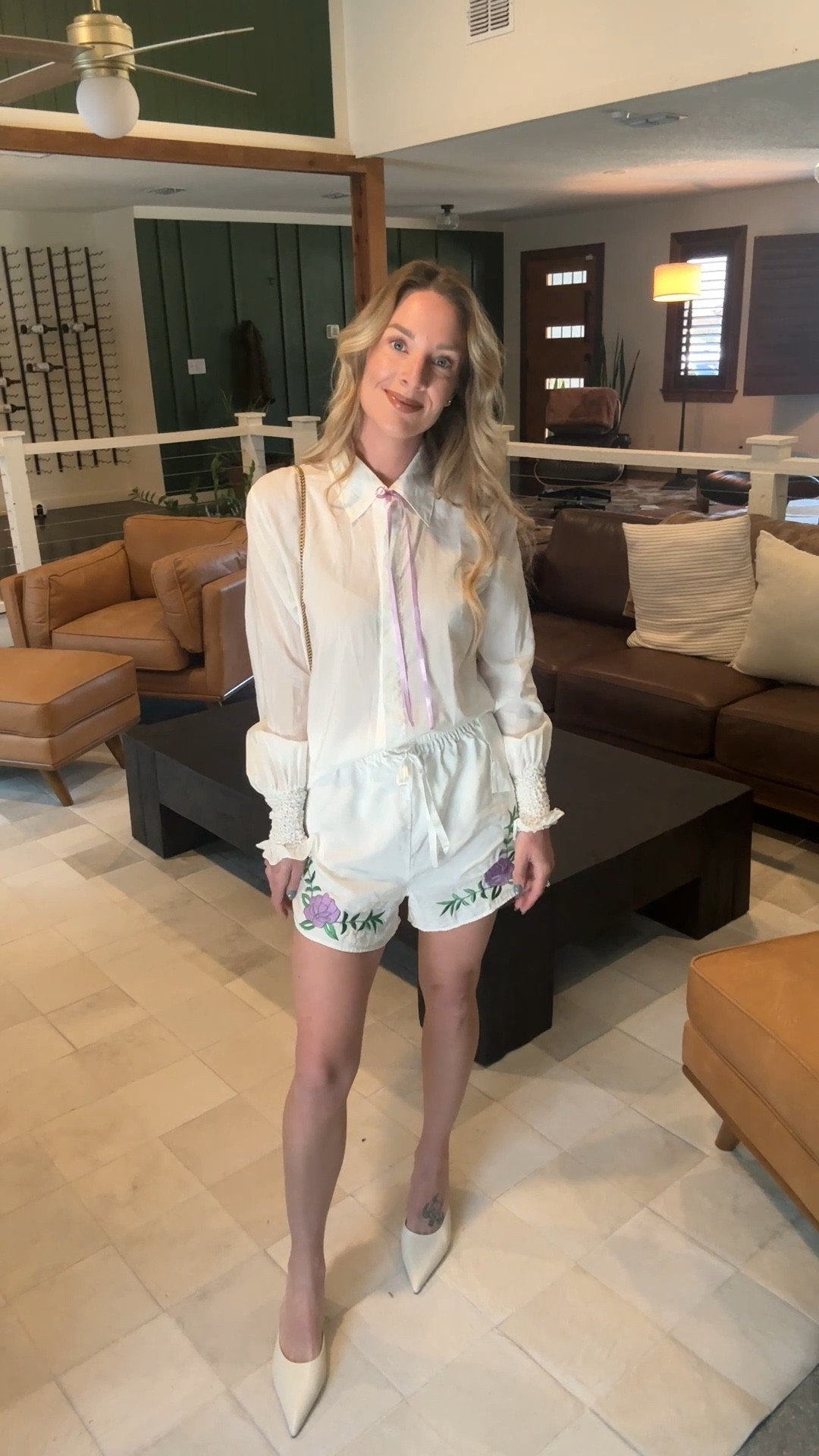 RUN! This outfit is on major sale !!! @revolve!! Would be a cute Easter outfit!! 🐣 even pair this top with Jeans or jean shorts !! 
Top: small , runs a little big 
Shorts : small fit TTS 
Shoes are sold out but a nice nude heel would work well too !! 

#LTKootd