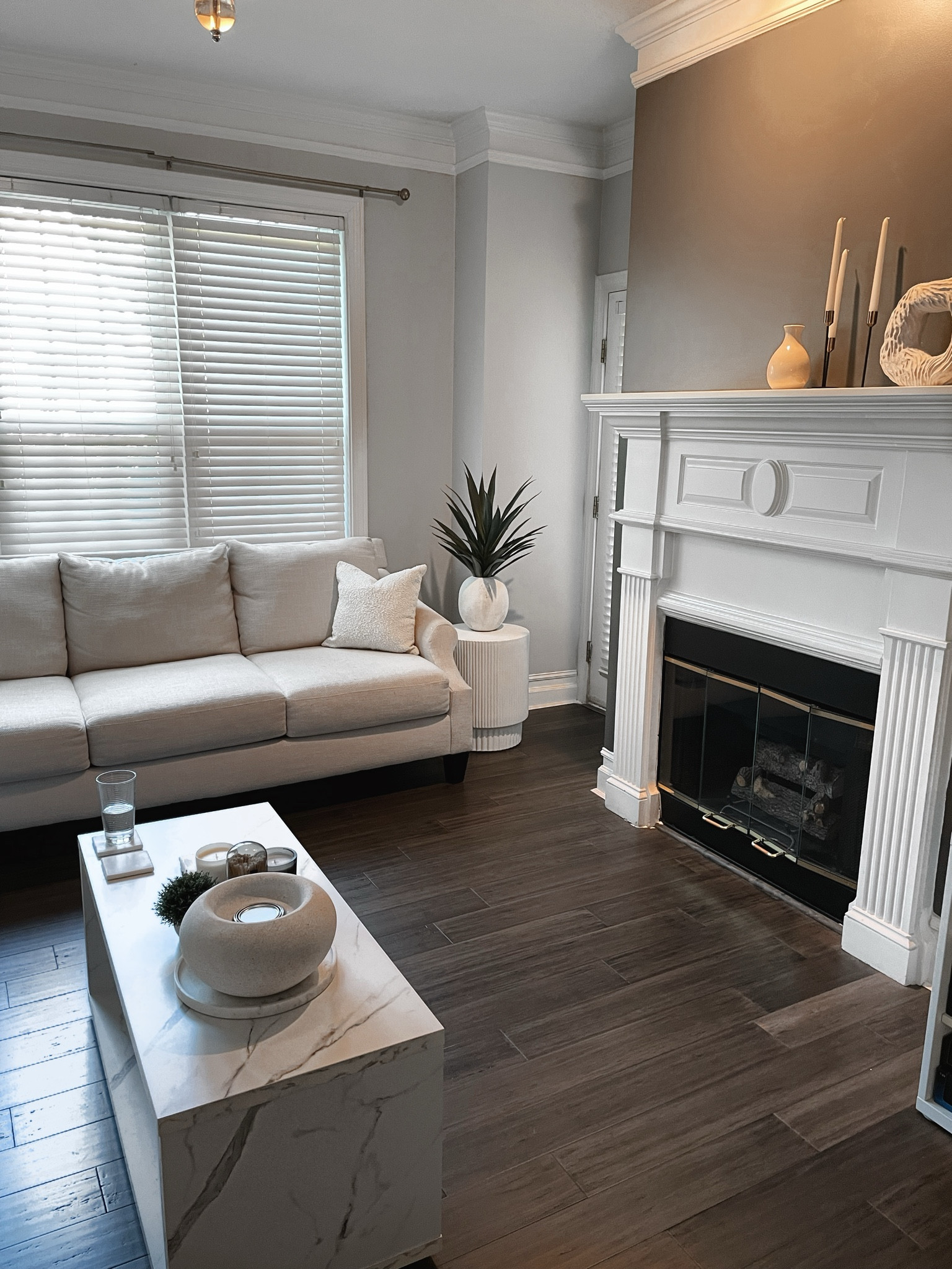 Living Room Space!! Follow @hollyjoannew for style and home finds!! 
#neutral #homedecor #minimalist

#LTKhome #LTKstyletip #LTKunder100