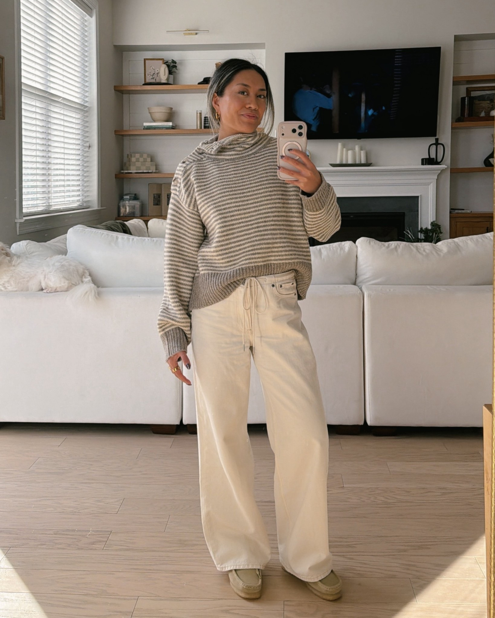 Neutral coziness 🤍


Clark wallabees, drawstring jeans, low rise jeans, funnel neck sweater, striped sweaters