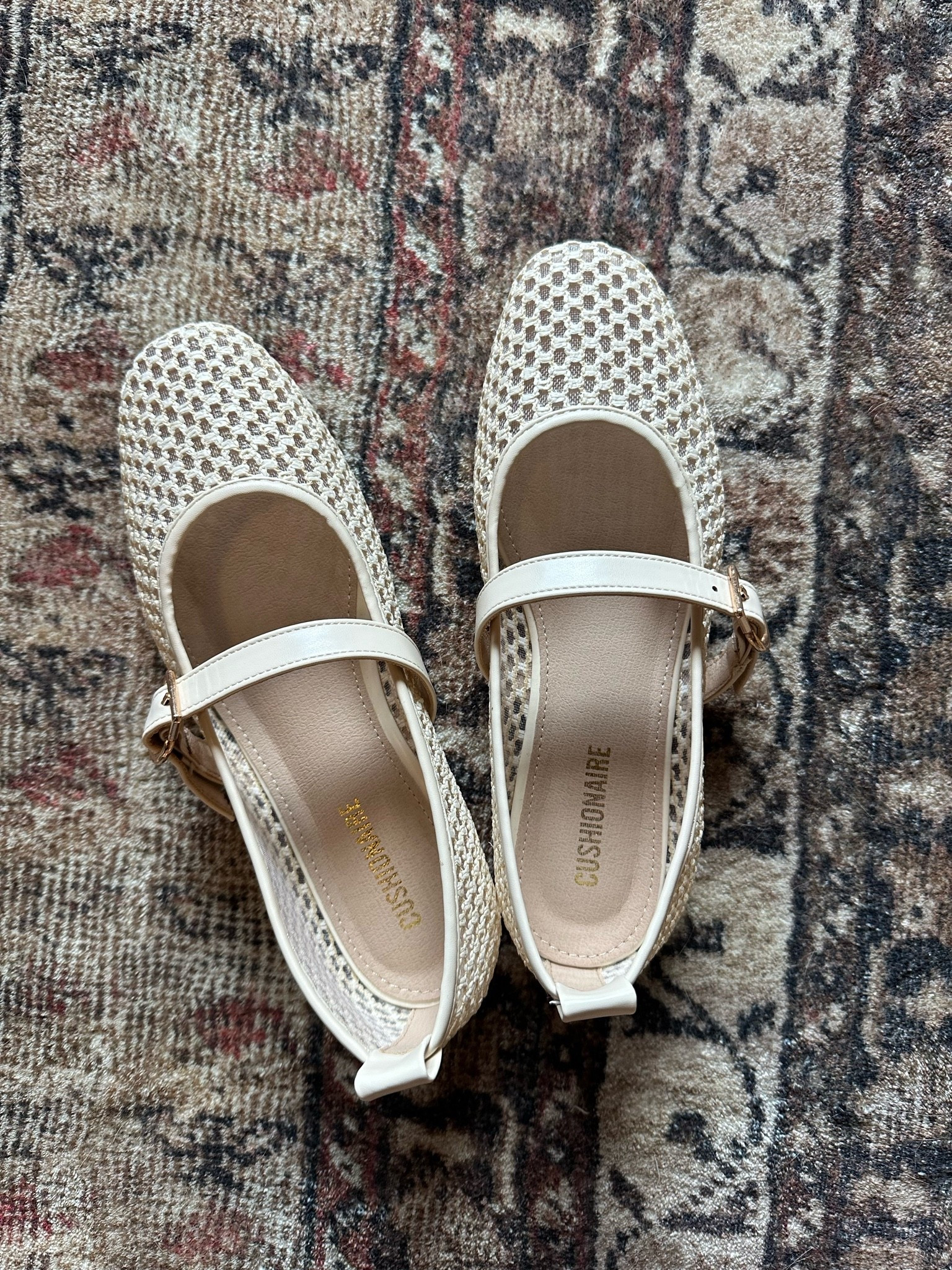 If you’re looking for an affordable and comfortable mesh ballet flat these are it for fall!! Such a great neutral transition shoe

#LTKootd #LTKWorkwear #LTKgrwm