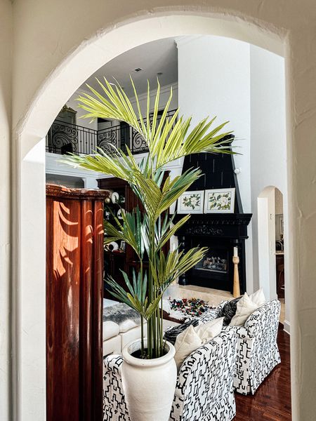 Beautiful faux 7’ palm trees! #fauxreal 

#LTKhome