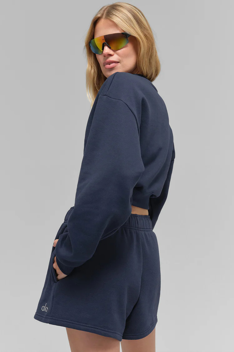 Cropped Accolade Crewneck - Navy | Alo Yoga (US)