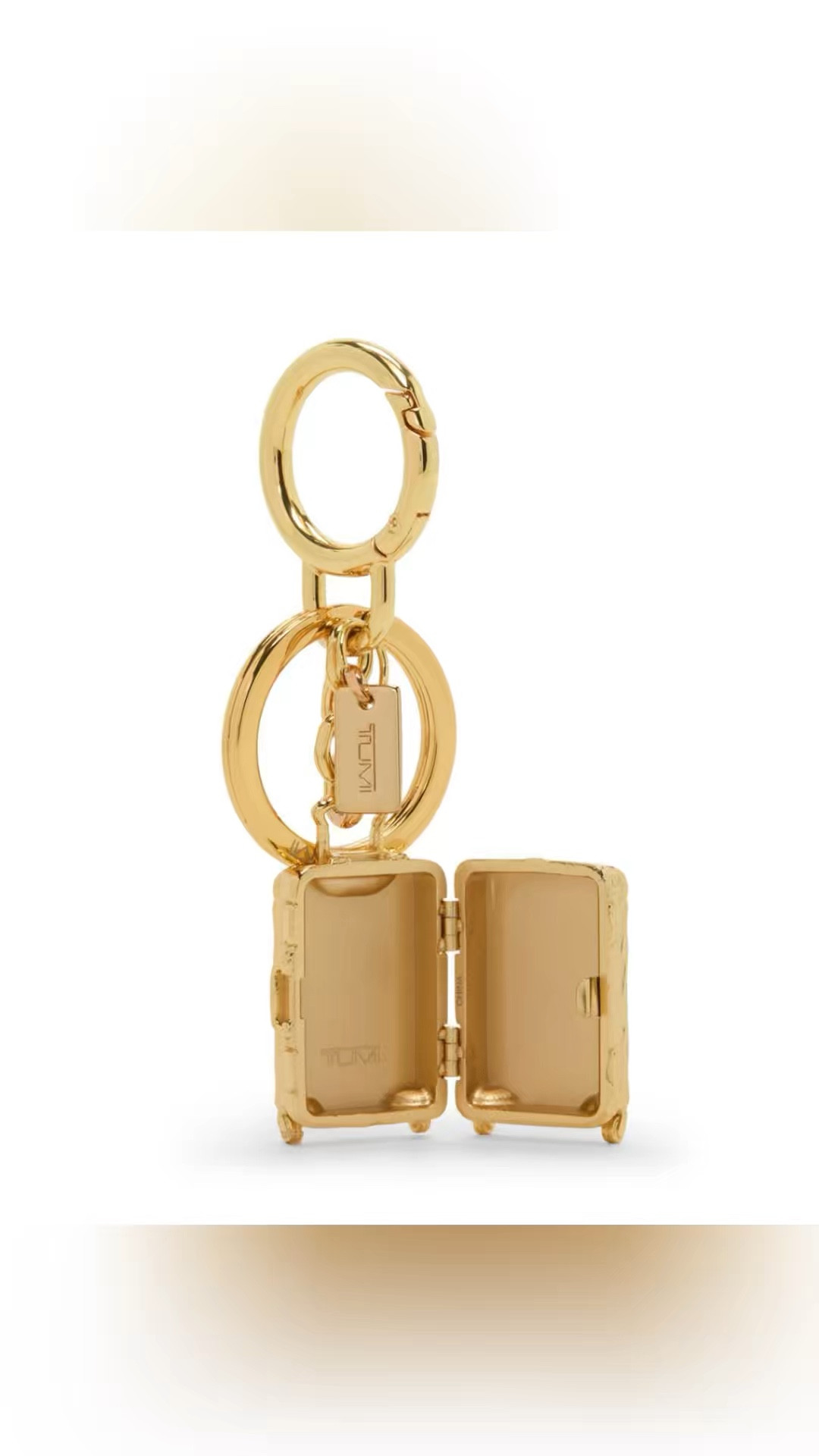 Luggage Key Holder & Chsrm 
A nod to your love of travel 
* Key ring
* Center split opening with interior tension lock
* Carabiner for attachment
Interior
* Open cavity to hold smallest of item(s)

#LTKStyleTip #LTKWatchNow #LTKTravel