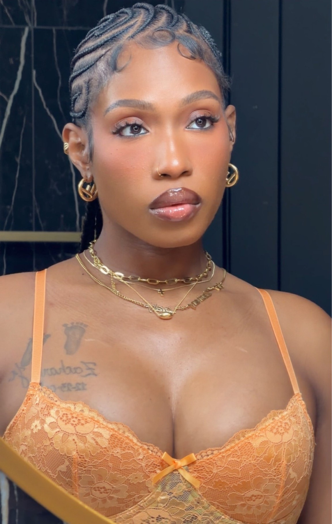 Glowy makeup dark skin 🍫

@Sephora best skin ever shade 30y 

@hudabeauty ube birthday cake 

@bkbeauty 109 brush 115 brush 

@saiebeauty sun melt deep bronze 

@juviasplace Lilly love liquid blush 

@rhode pocket blush toasted teddy

@danessa_myricks lift & flex 
concealer shade 9 and 12 

@charlottetilbury Airbrush Flawless
 Finish Refillable Blurring & Setting
Powder shade 2 or 3

@charlottetilbury lipstick pillow talk

@fenty clear gloss 
 
@Morphe trendsetter lip liner 

@soooprocosmetics.shop


#glowymakeup #hair #beauty #tiarraluxelifestyle

#LTKBeauty