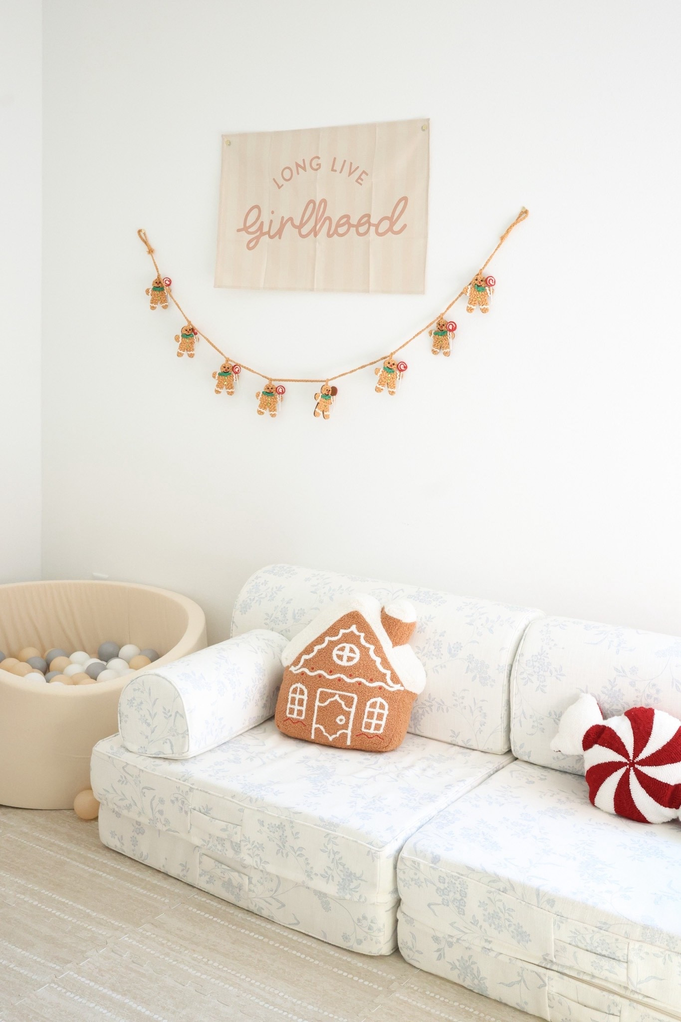 Playroom❤️

Home / playroom/ toy room/ decor 

#LTKHoliday #LTKHome #LTKFindsUnder100