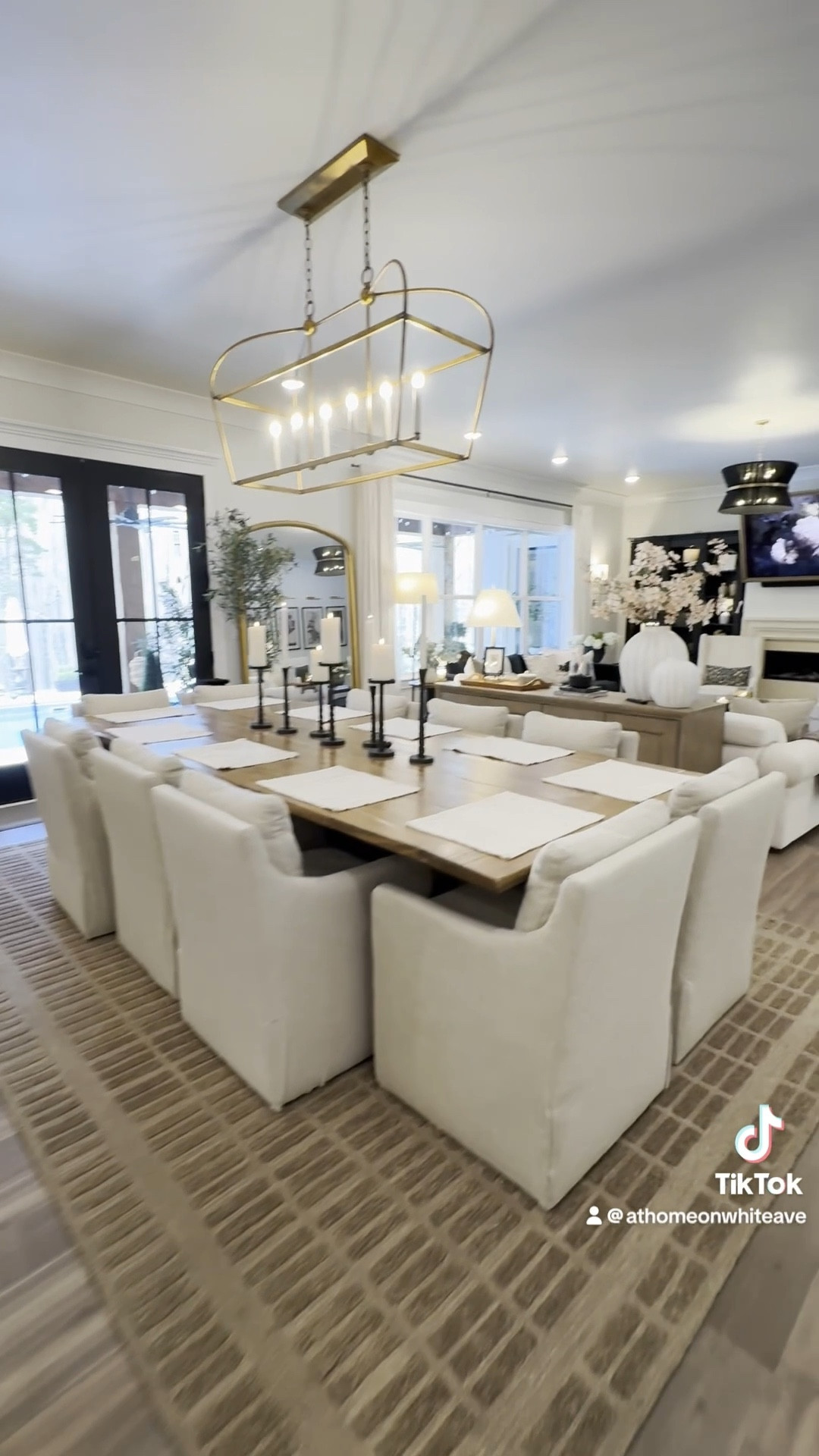 Throwback to that day my daughter was baking cookies in the kitchen and the spring vibes were flowing. 🥰🥰

#foryoupage #fyp #homedecor #Home #granite #extremewhitegranite #blackkitchen #blackkitchencabinets #homeismyhappyplace #kitchenlove #largediningtable #upholstereddiningchairs #tablefor10 #loloirugs #fauxflorals @Loloi Rugs @potterybarn 

#LTKHome