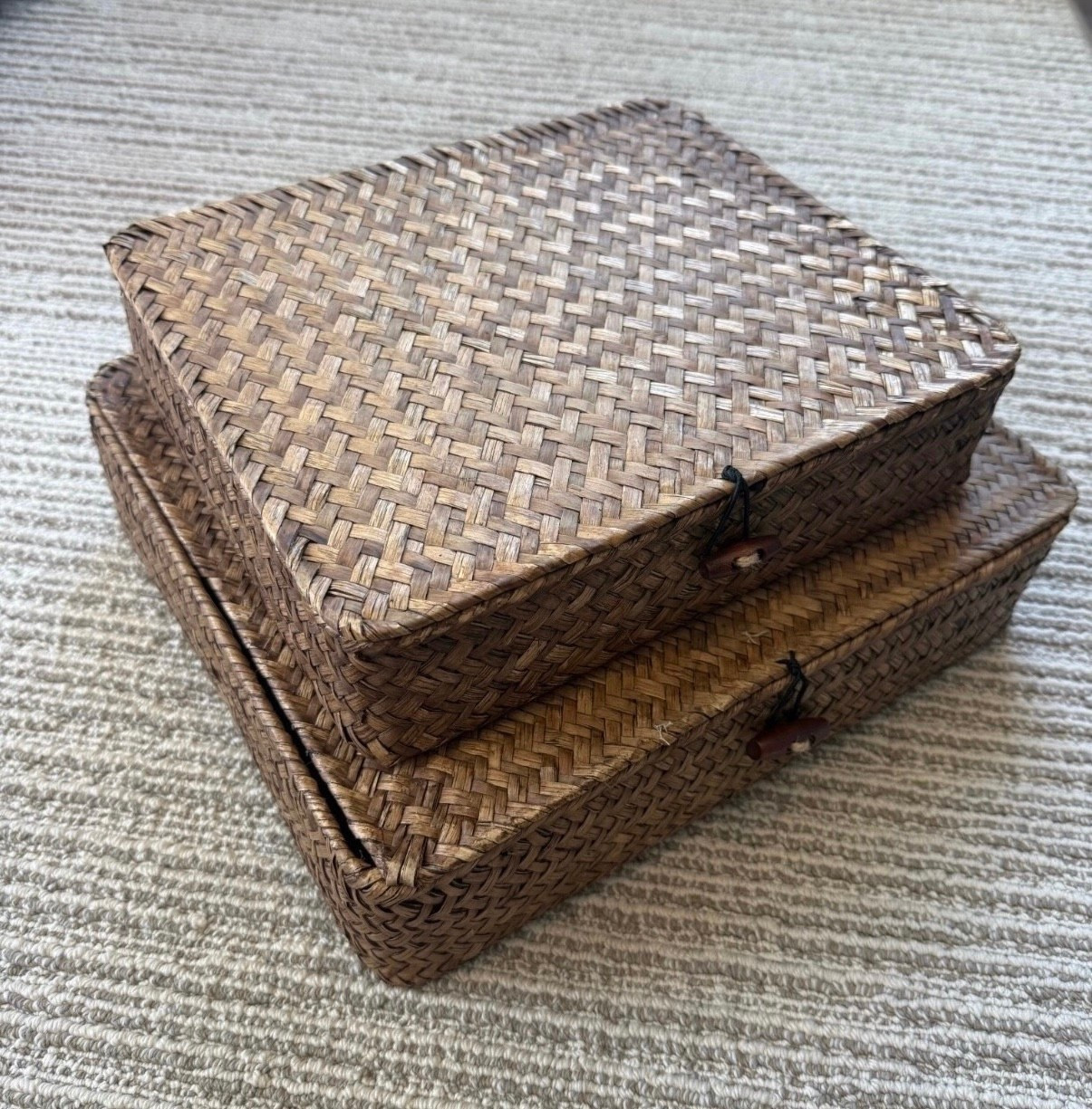 ✨ under $25 for BOTH of my favorite seagrass decor boxes 🙌

such a good high-end look for less 🤎
I love using these for coffee tables, kitchen counters, shelves, or even bathrooms

they’re perfect for hiding clutter but still looking styled (my favorite kind of decor 😂)

these are the kind of neutral pieces that work year-round and instantly elevate a space

#LTKSaleAlert #LTKdayinmylife #LTKHome